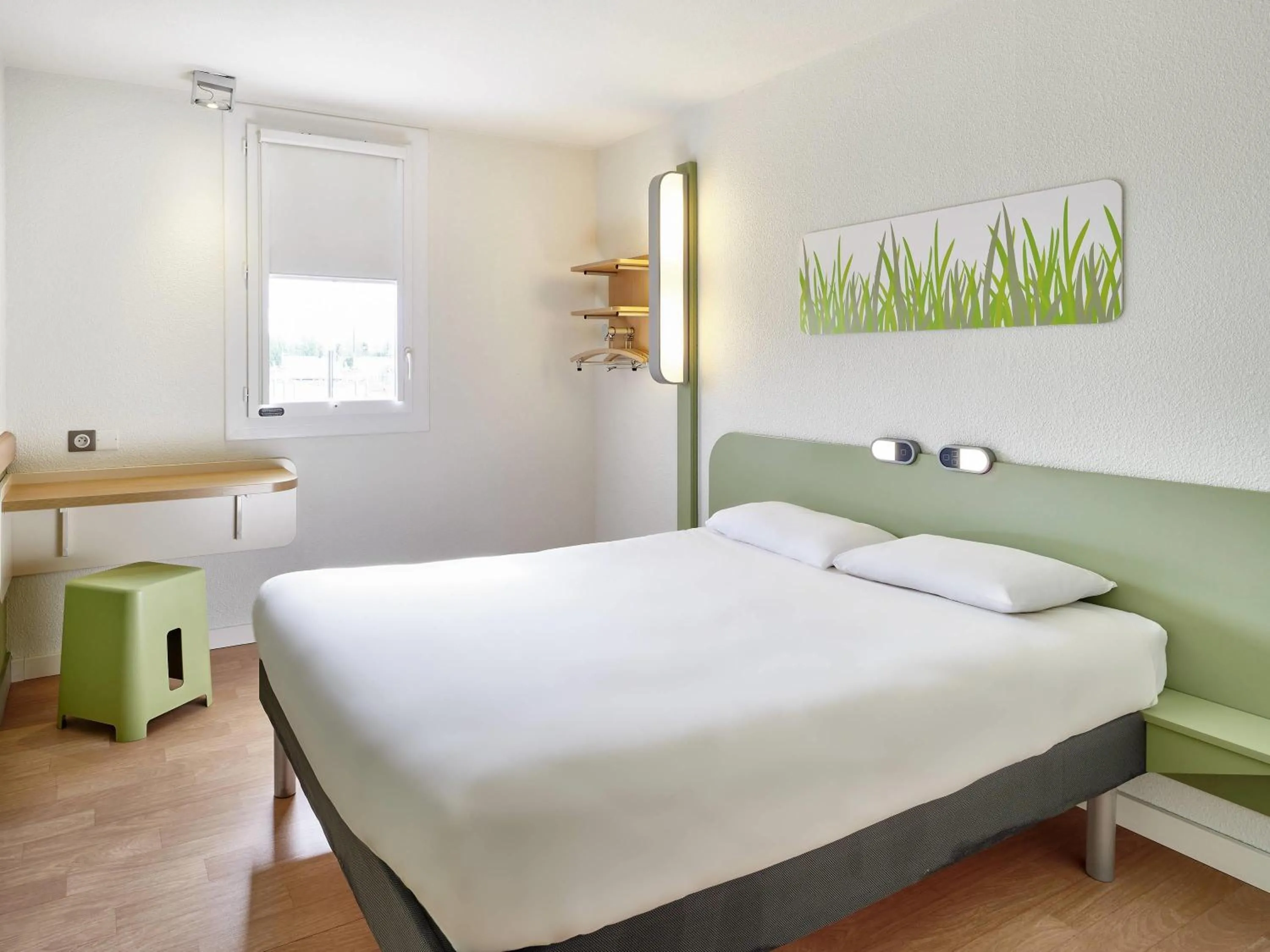 Bedroom, Bed in ibis budget Bergerac