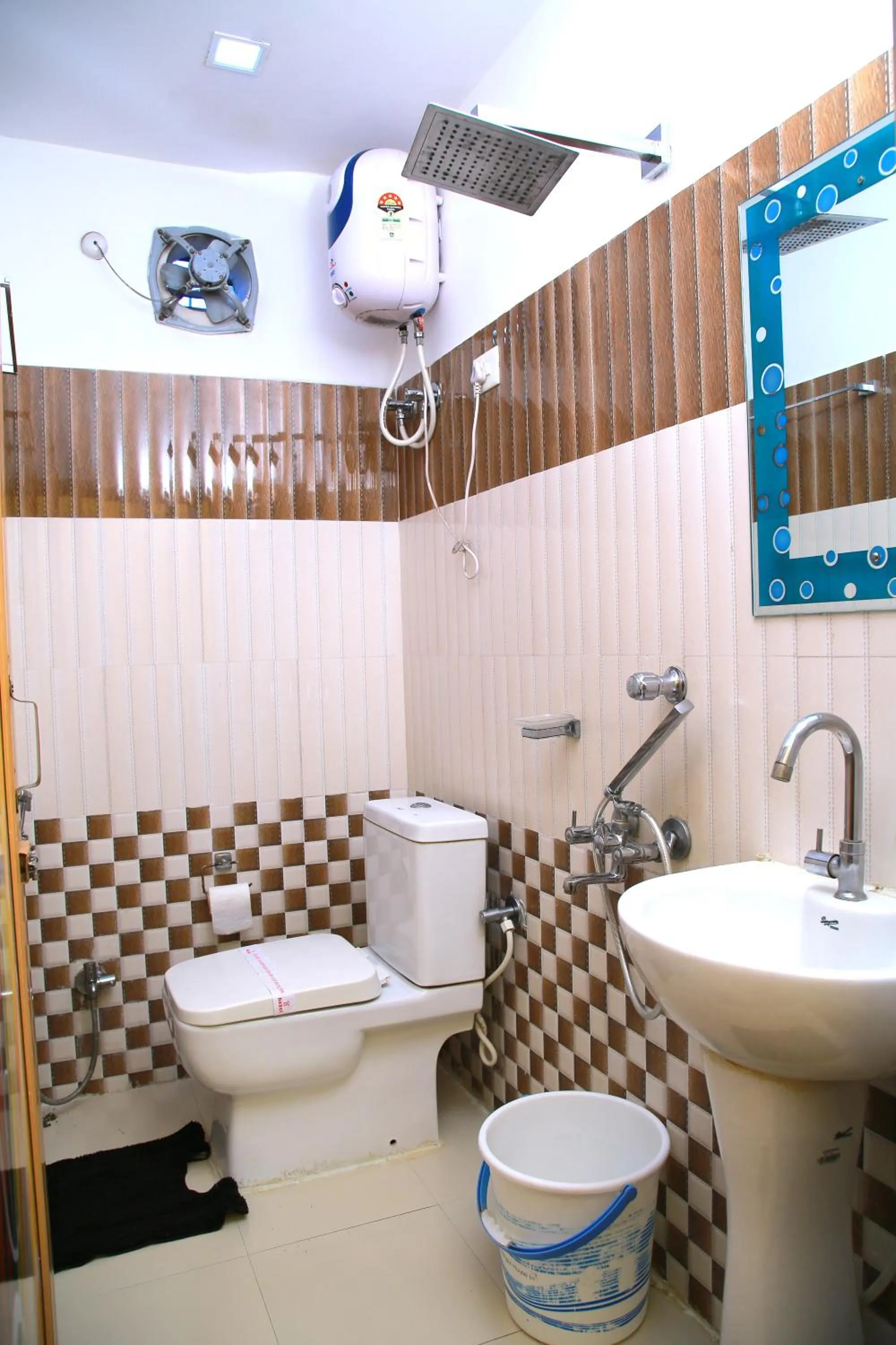 Toilet in Babul Hotel