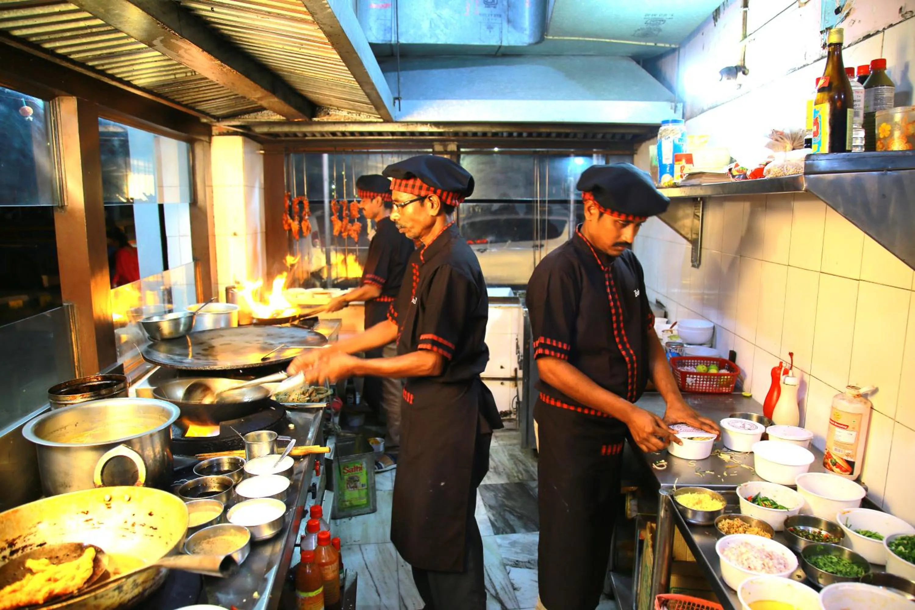 Restaurant/places to eat in Babul Hotel