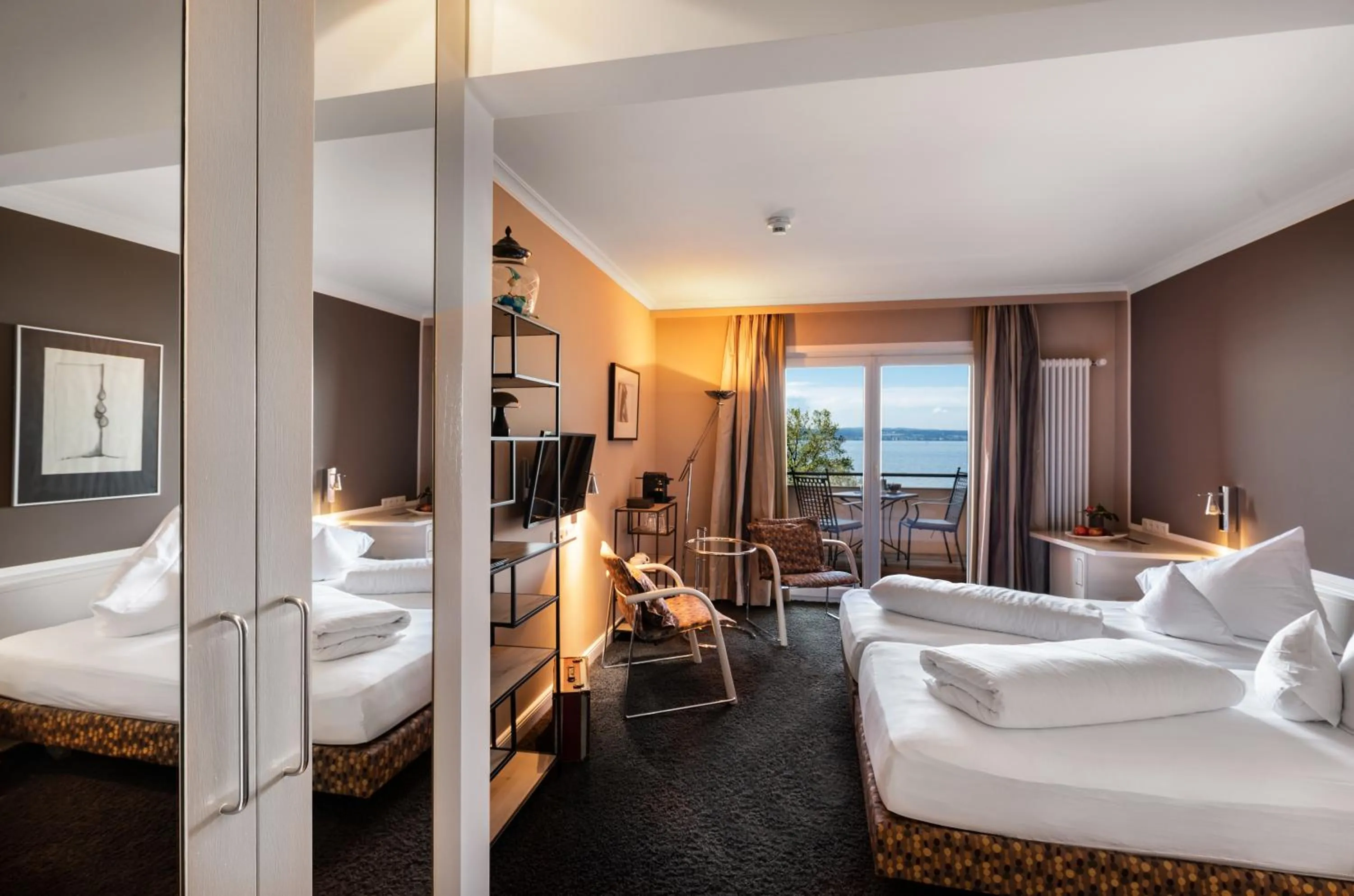 Balcony/Terrace, Bed in Romantik Hotel Residenz am See