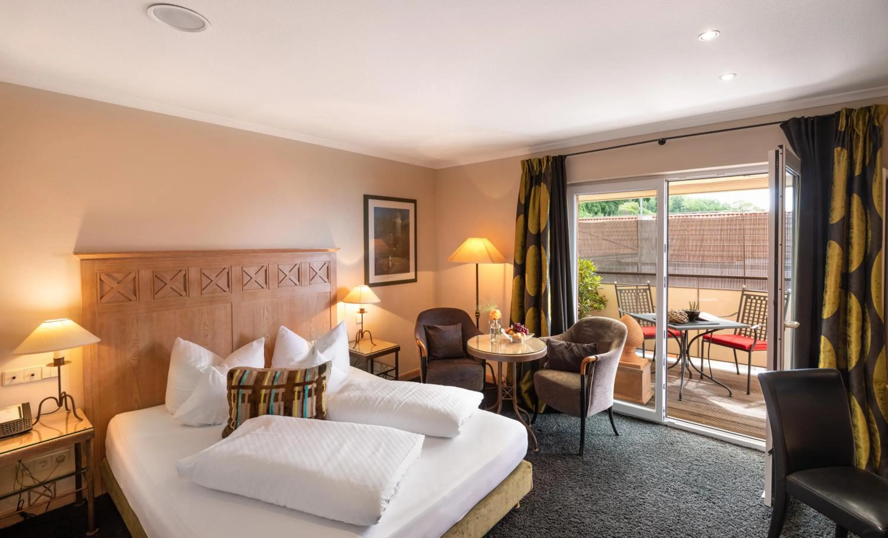 Balcony/Terrace, Bed in Romantik Hotel Residenz am See