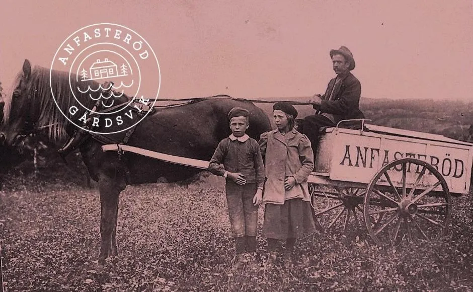 Property logo or sign in Anfasteröd Gårdsvik - Badstugorna