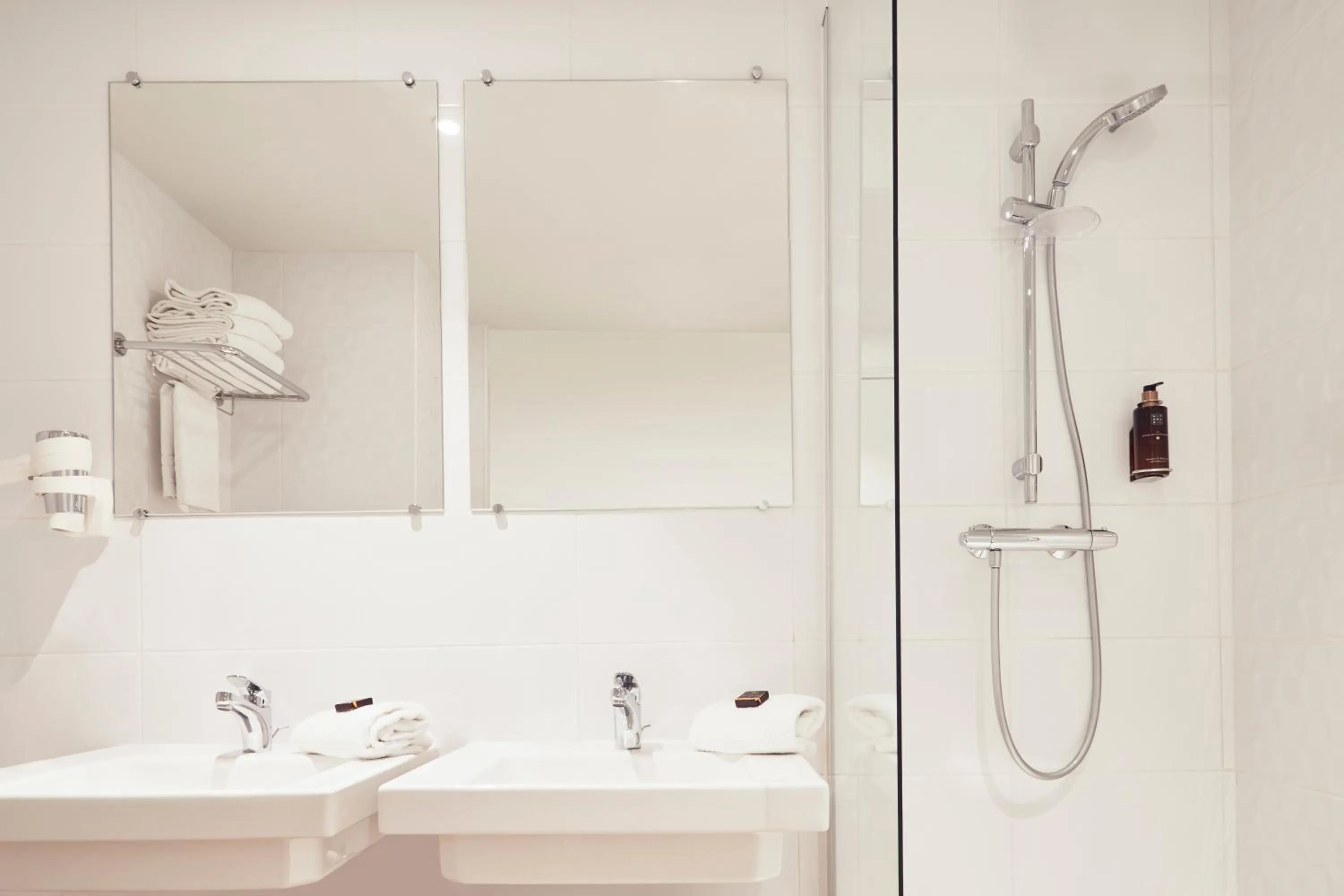 Shower in Hôtel Maison Montgrand - Vieux Port