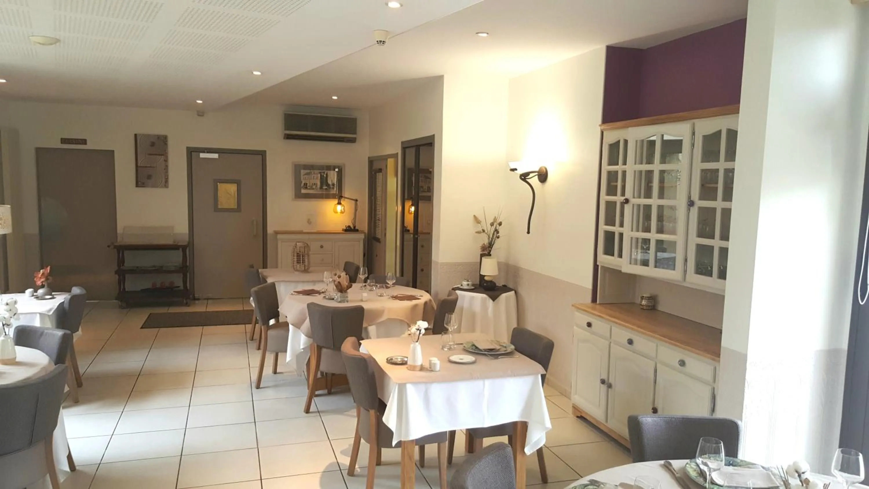 Restaurant/places to eat in Logis Hotel Restaurant l'Orée Des Bois