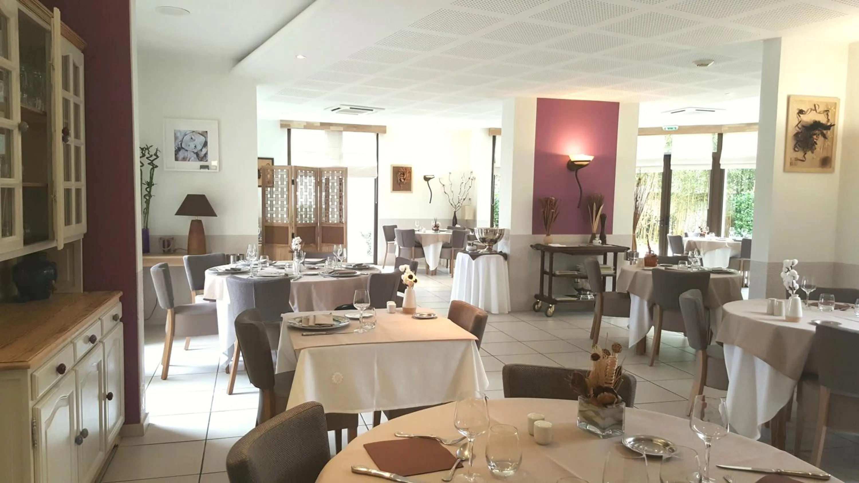 Restaurant/places to eat in Logis Hotel Restaurant l'Orée Des Bois