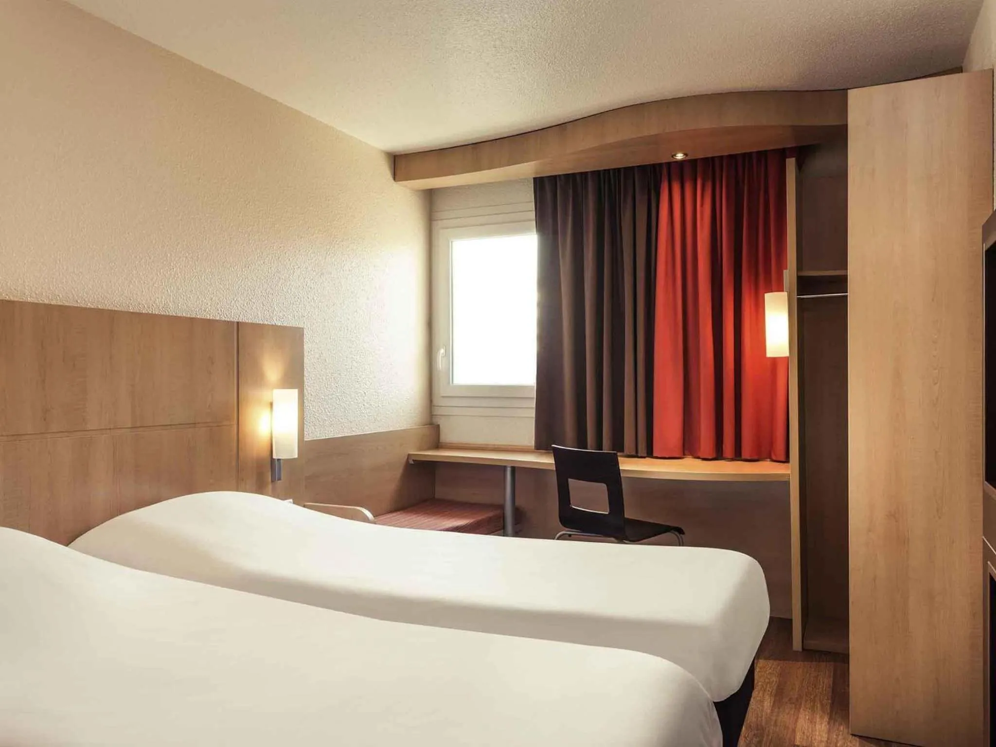 Property building, Bed in ibis Epinay sur Seine - Gennevilliers