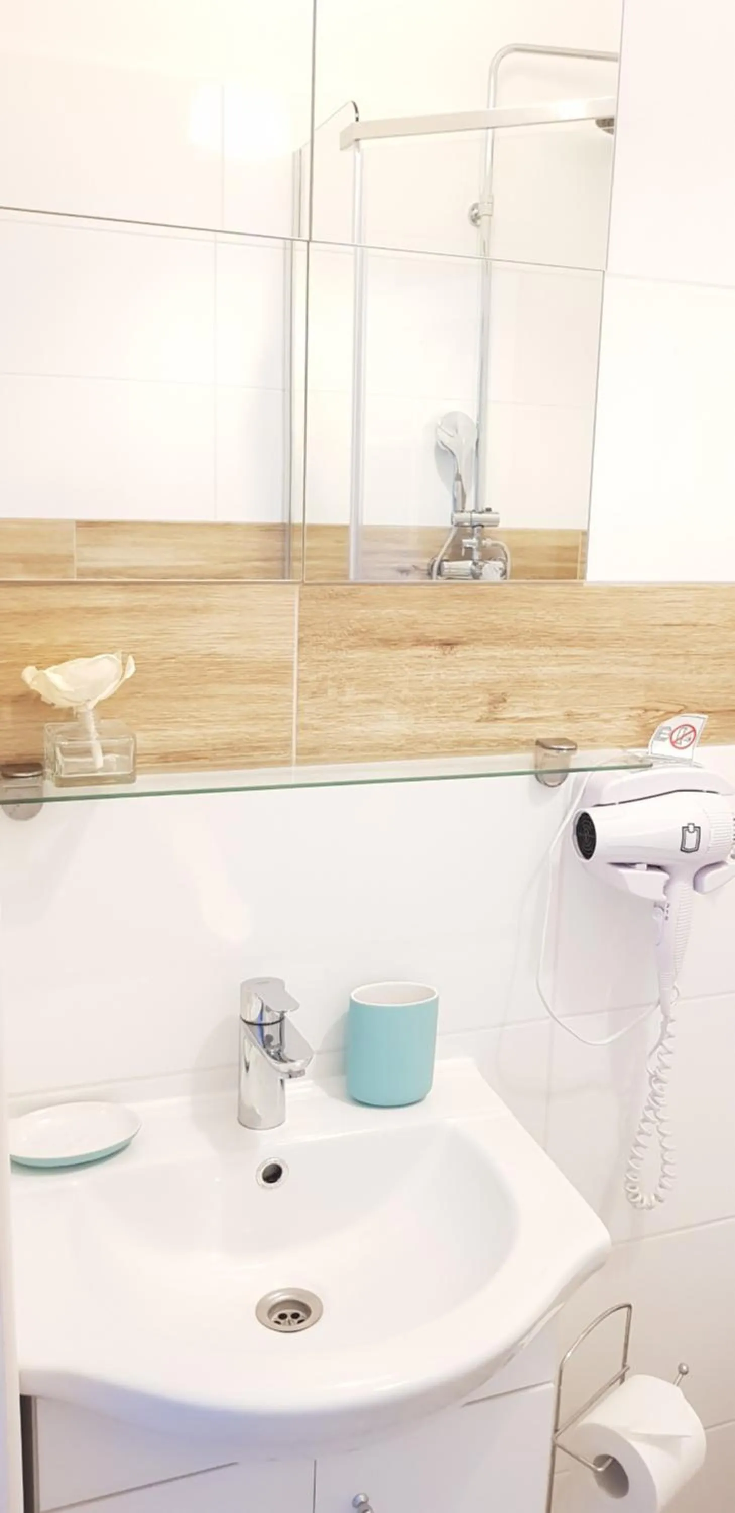 Bathroom in Colourful Rooms Wrocław