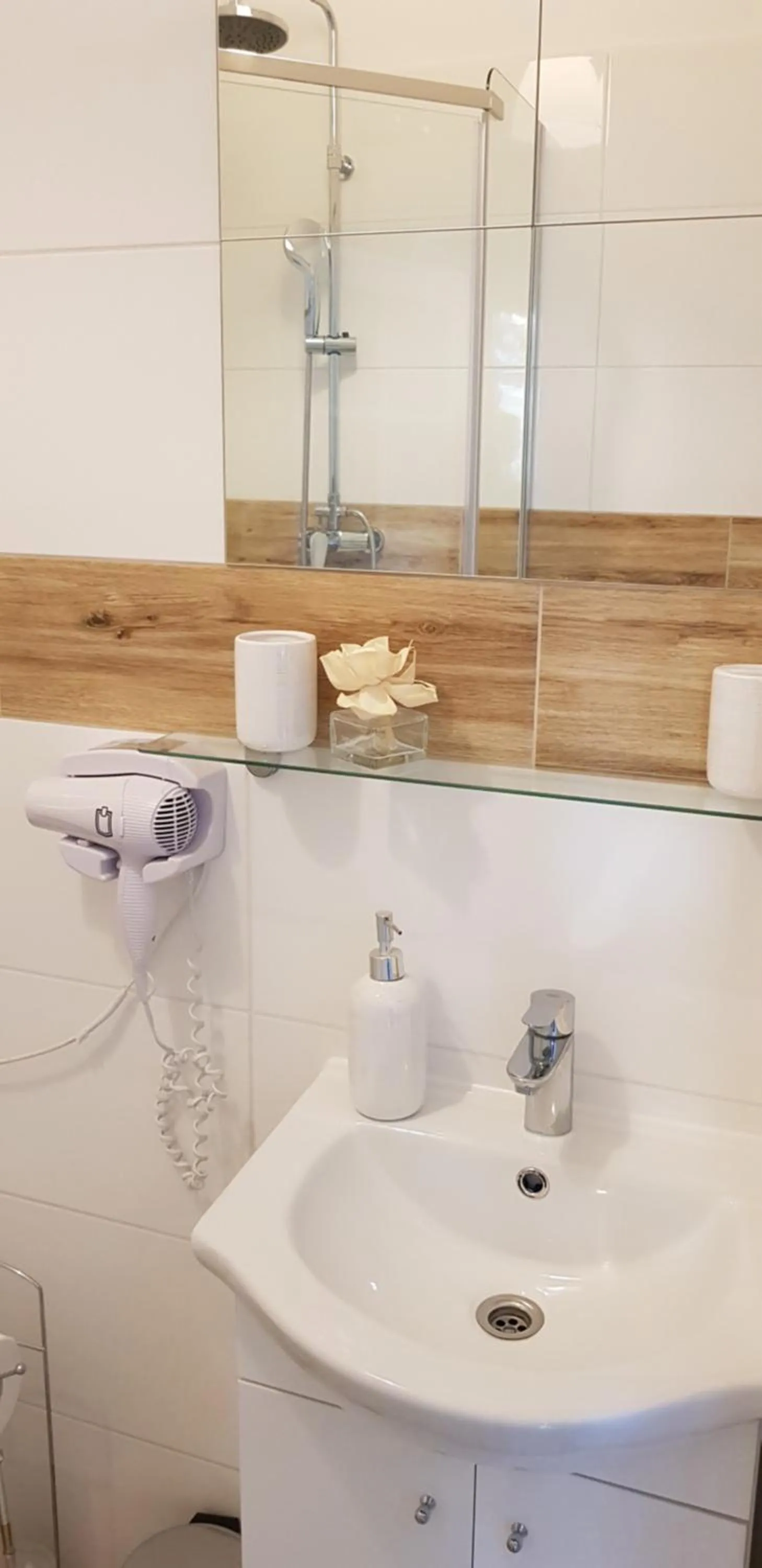 Bathroom in Colourful Rooms Wrocław