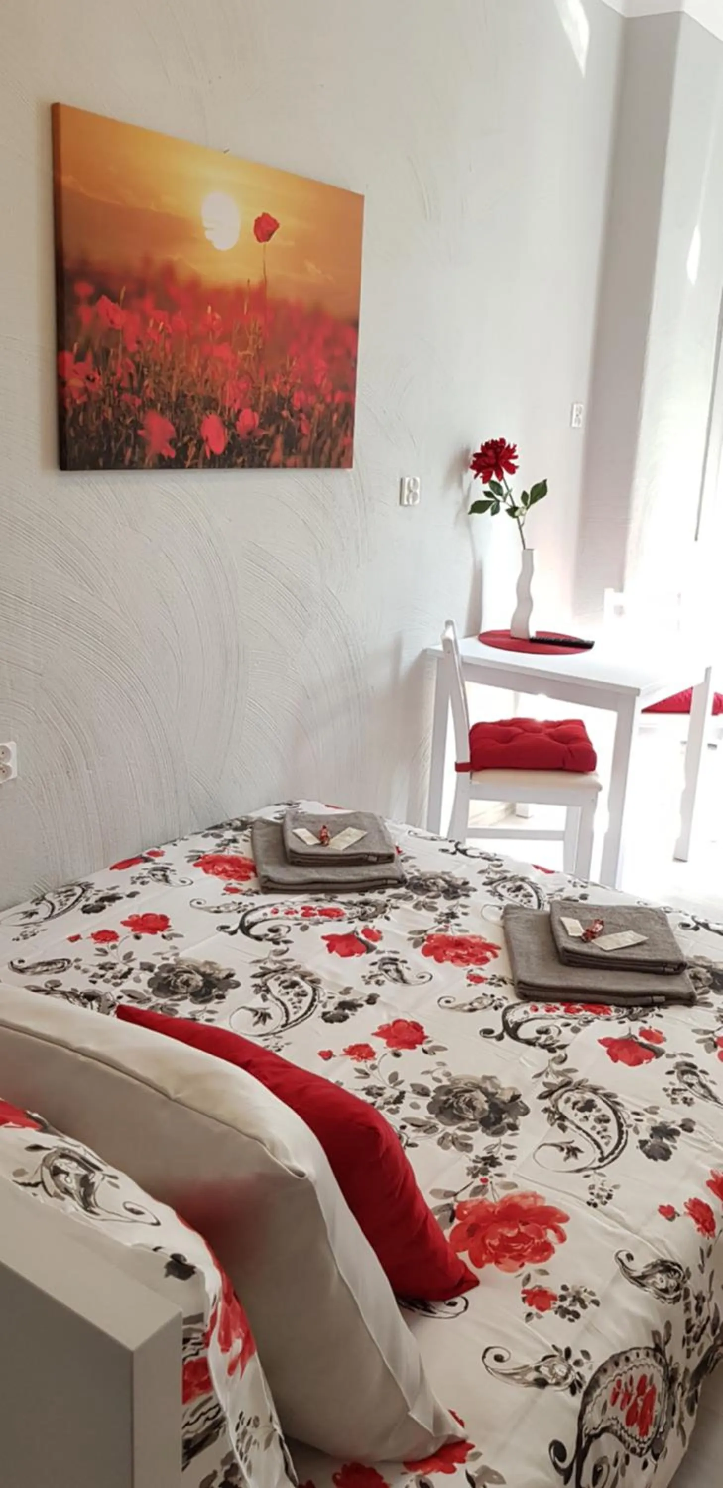 Bed in Colourful Rooms Wrocław