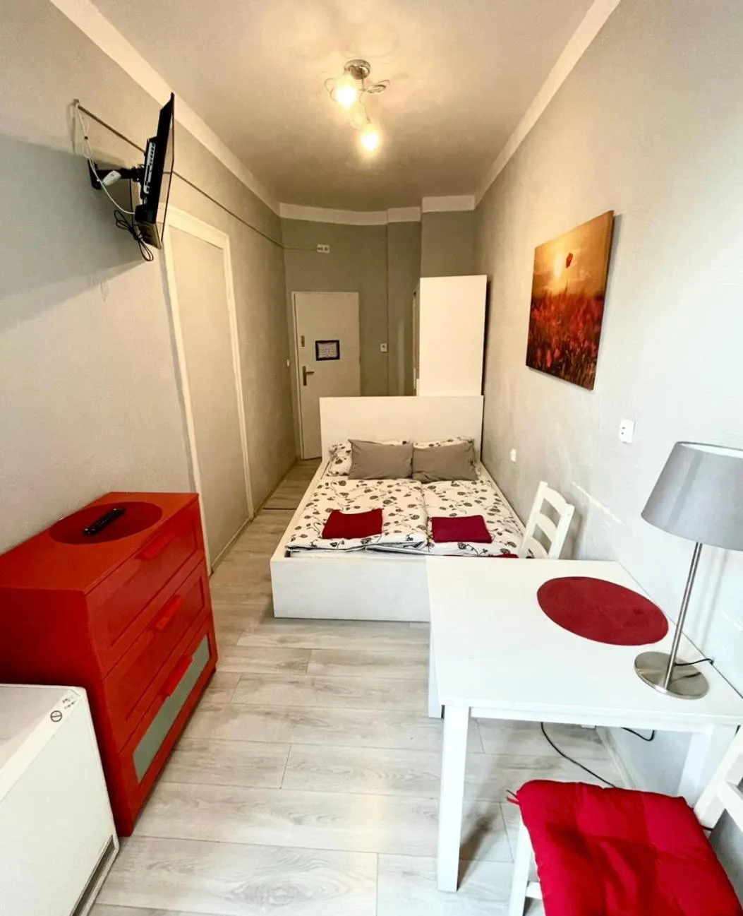 Photo of the whole room, Bed in Colourful Rooms Wrocław