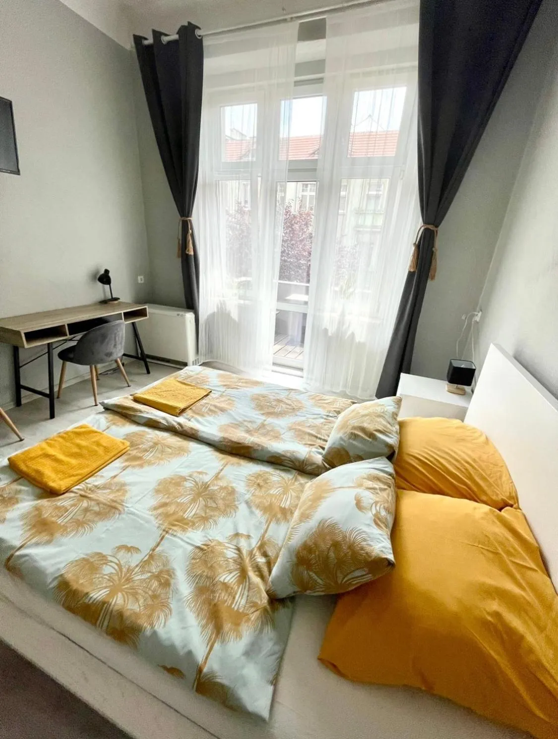 Bed in Colourful Rooms Wrocław