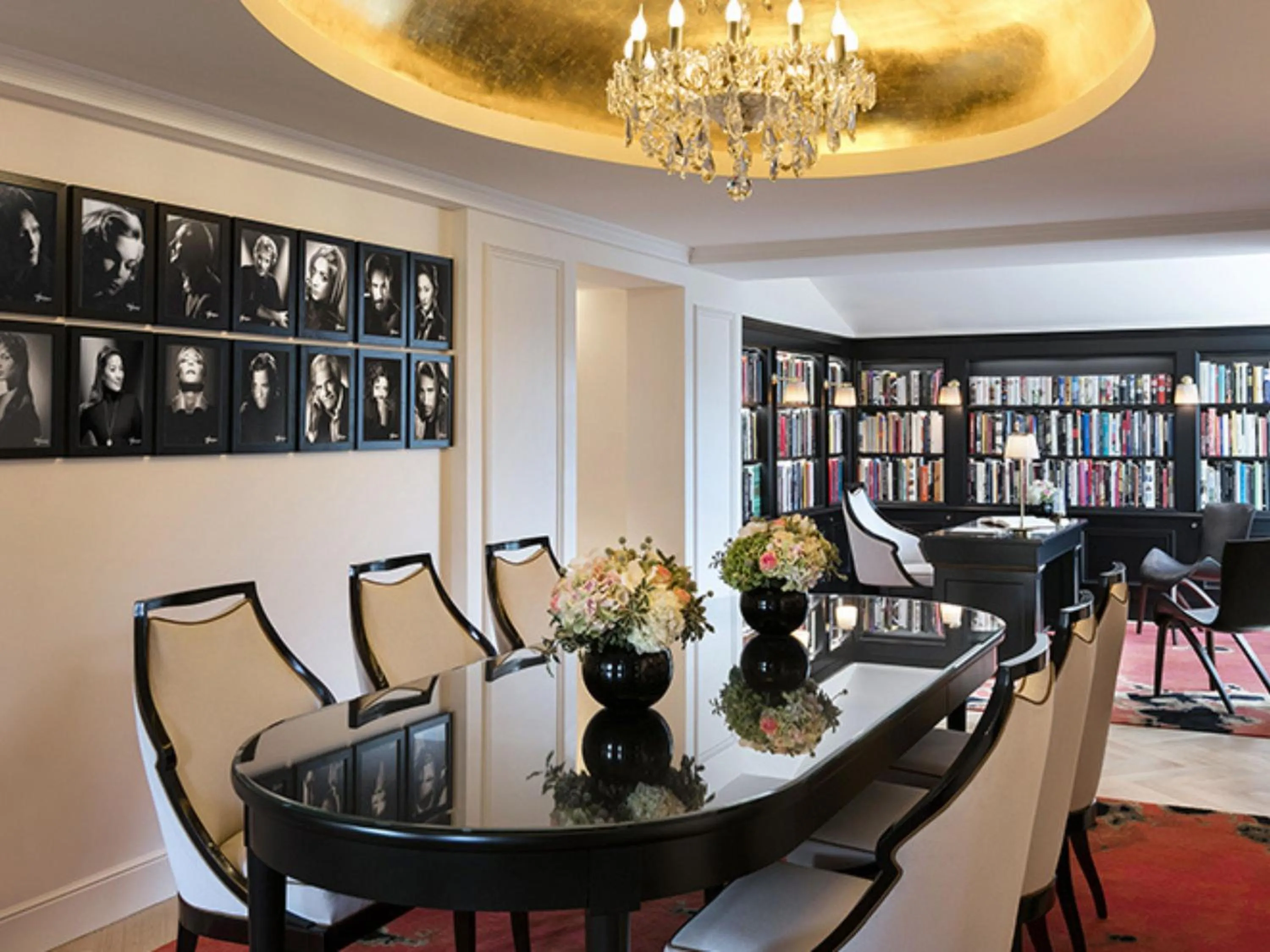 Library in Hôtel Barrière Fouquet's Paris