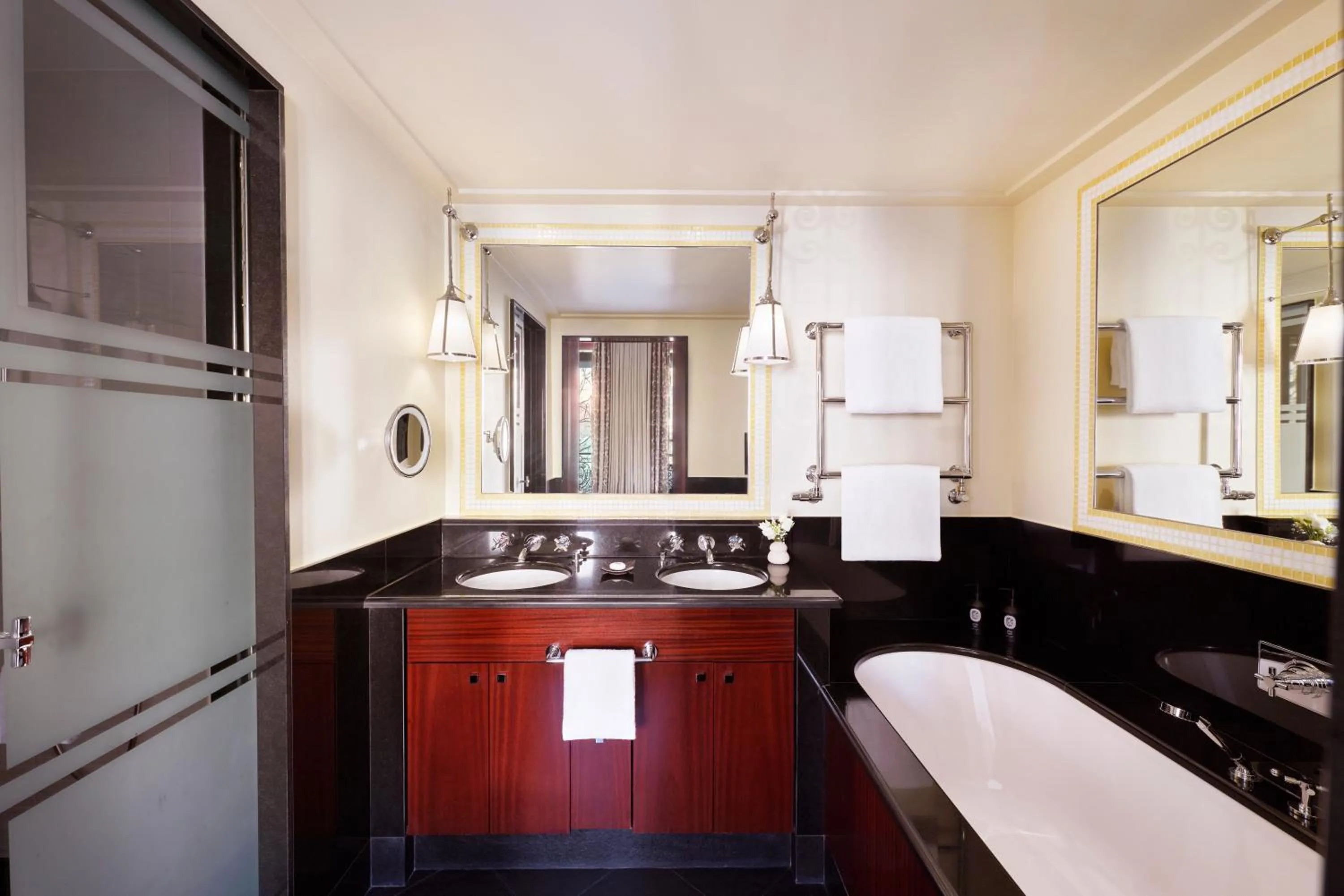 Bathroom in Hôtel Barrière Fouquet's Paris