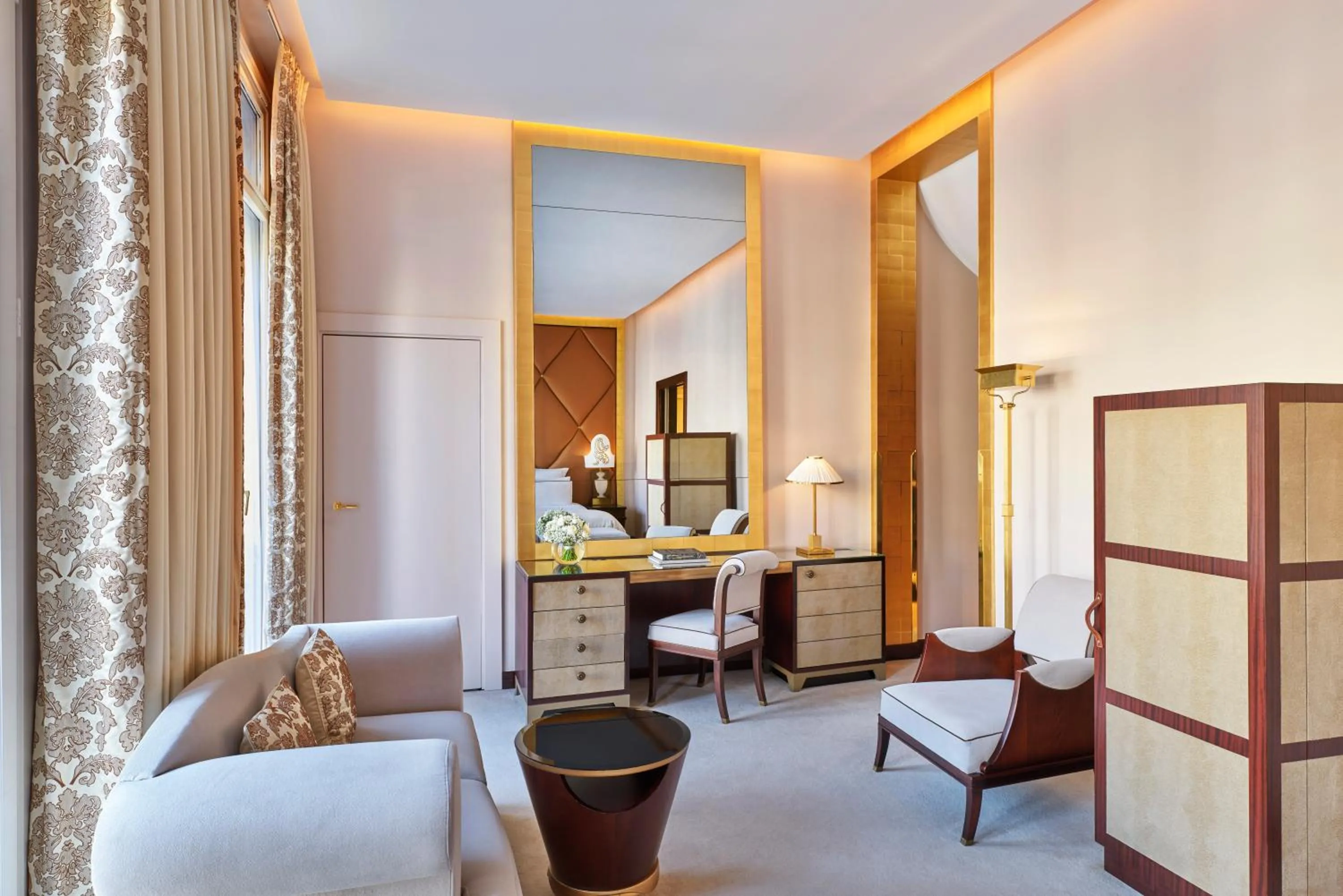 Photo of the whole room in Hôtel Barrière Fouquet's Paris