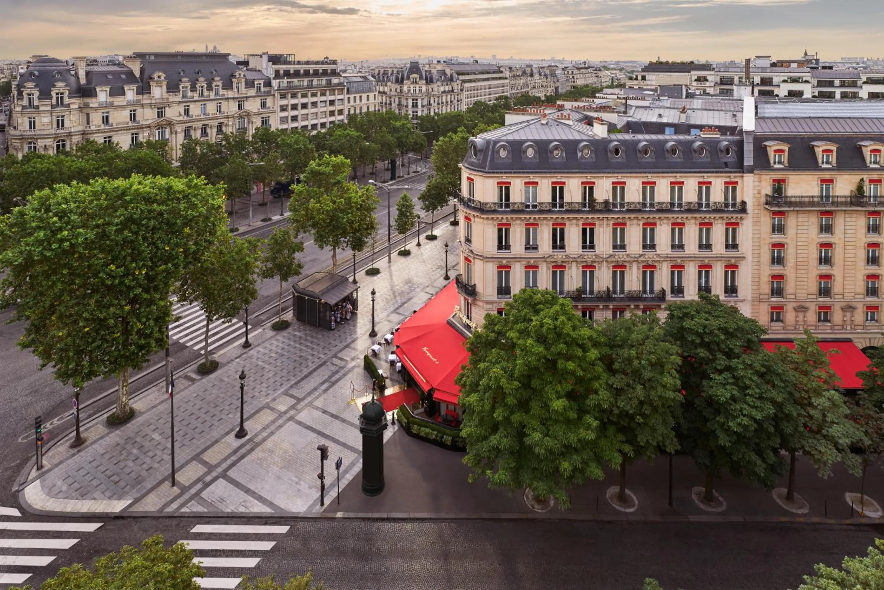 Property building in Hôtel Barrière Fouquet's Paris