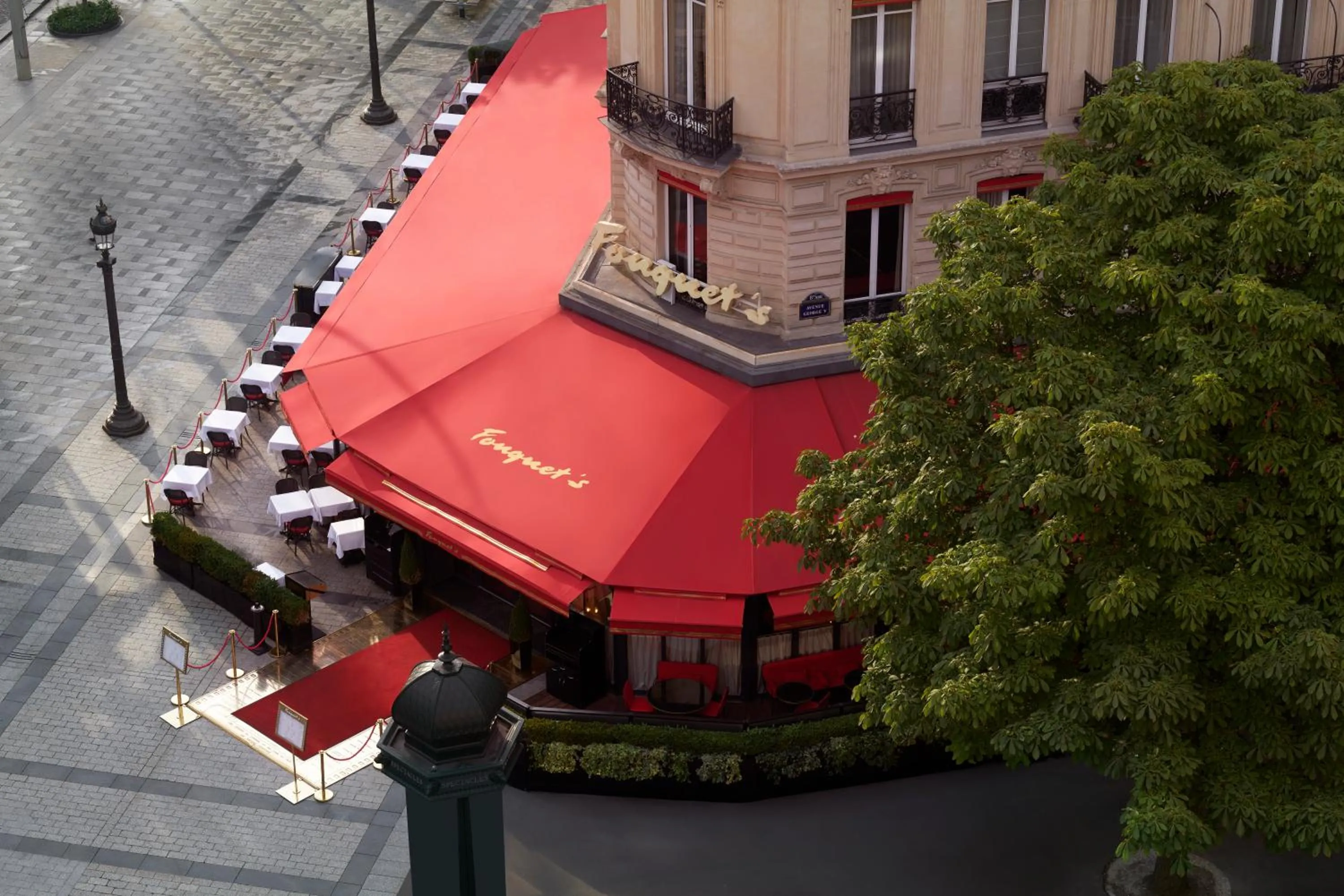 Facade/entrance in Hôtel Barrière Fouquet's Paris