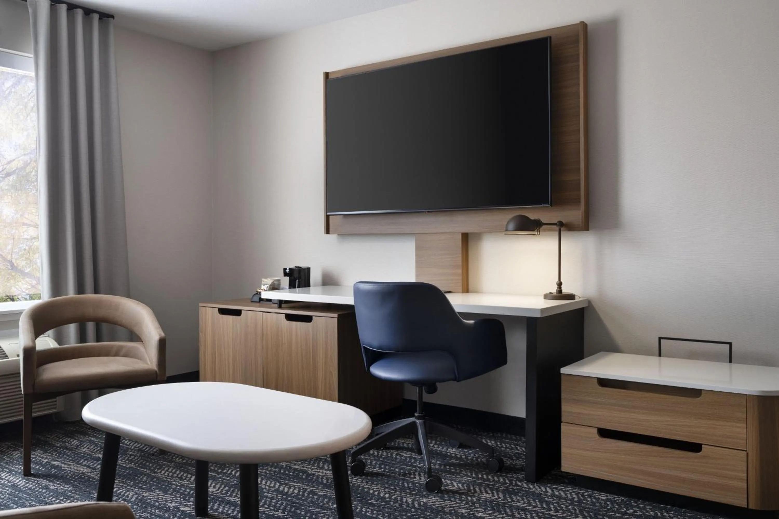 Living room in Fairfield by Marriott Inn & Suites Fresno Riverpark