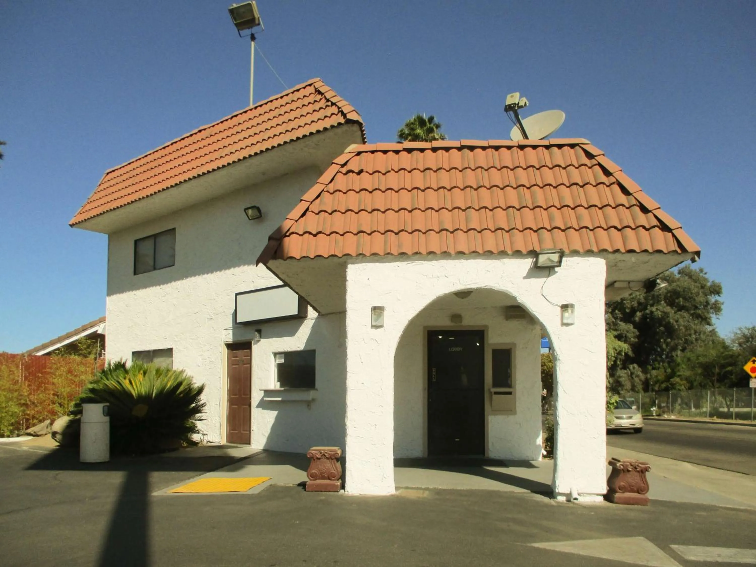Property building in Motel 6-Fresno, CA