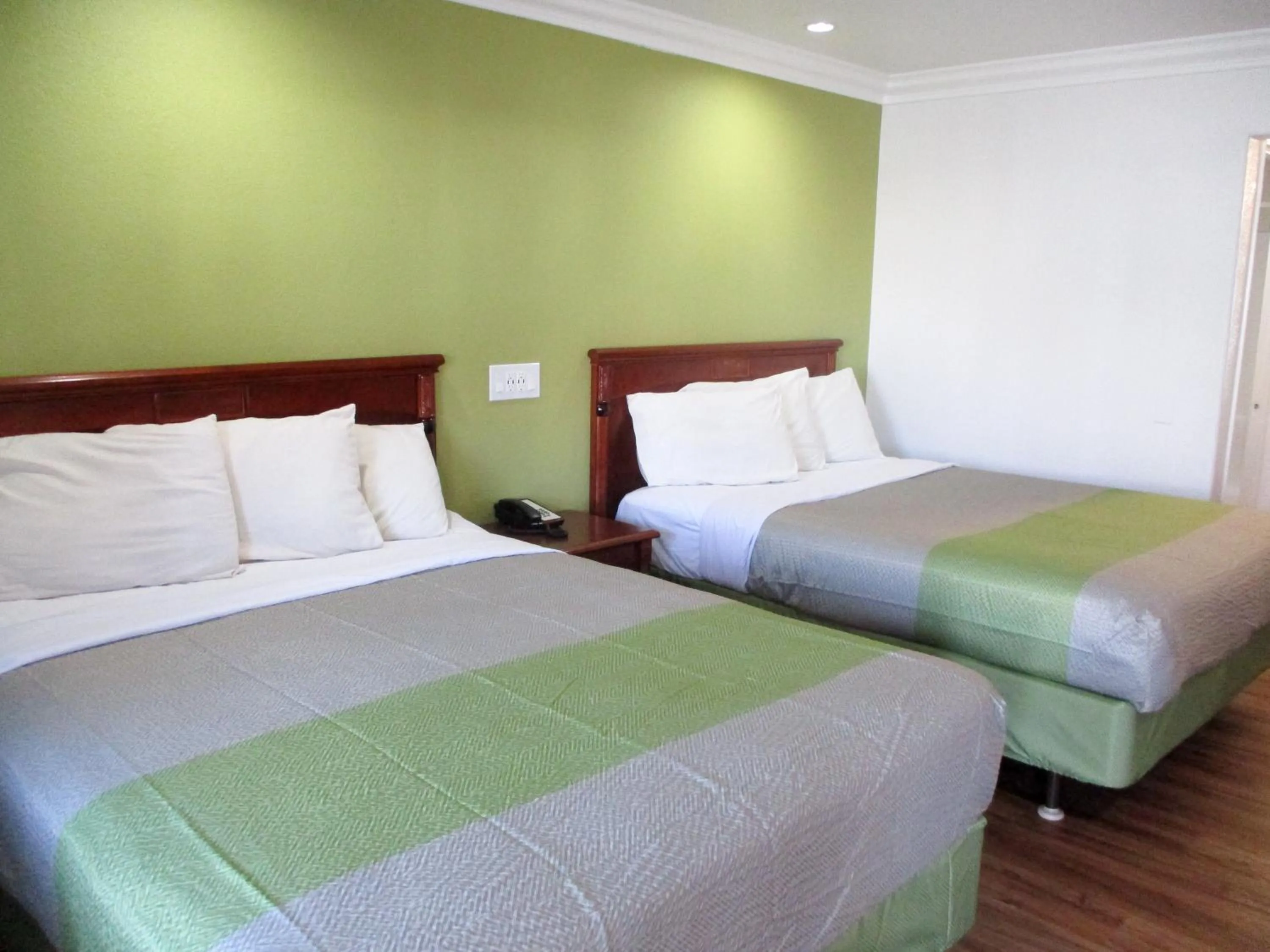 Bedroom, Bed in Motel 6-Fresno, CA