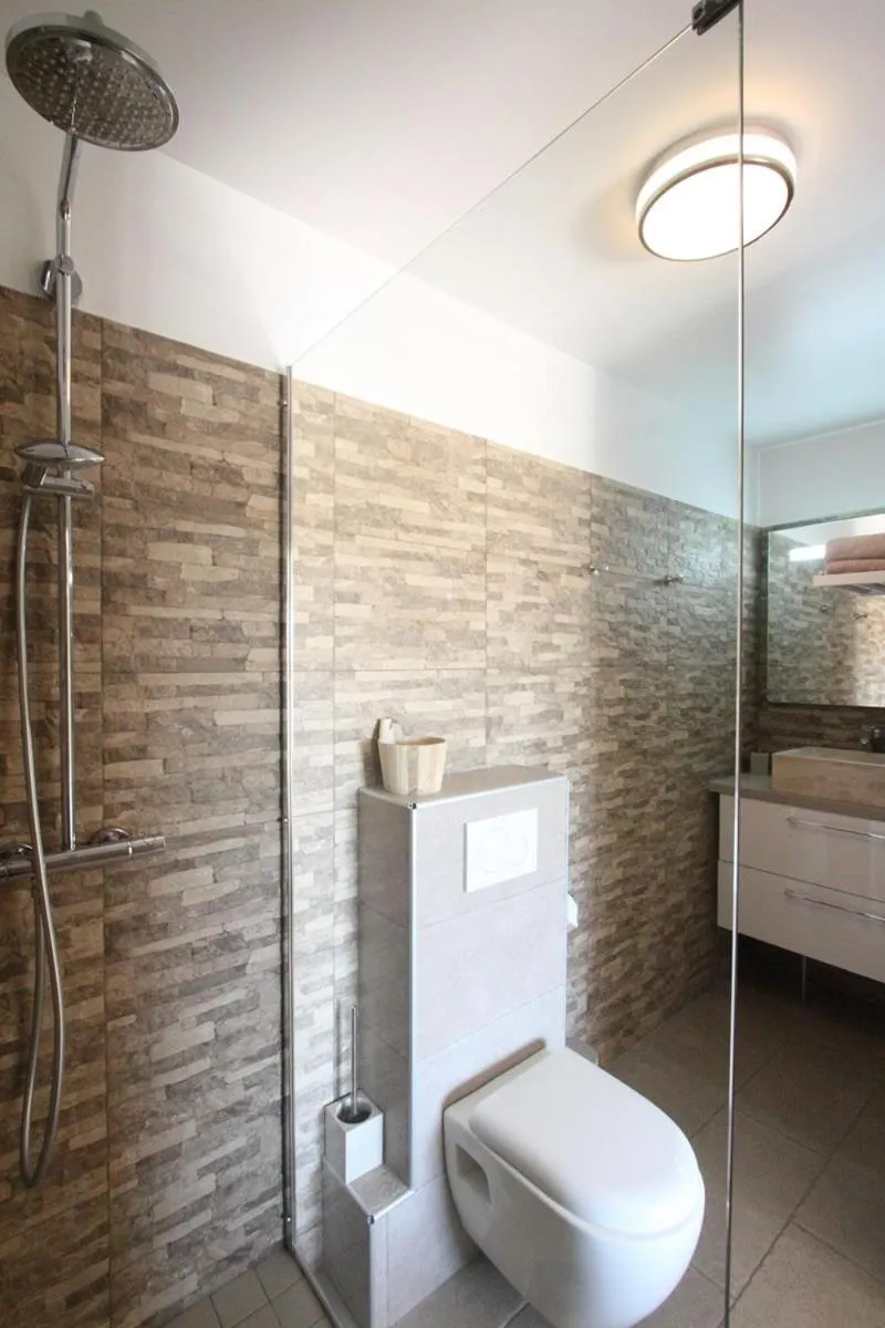 Shower in Villa Tricoli B&B avec Piscine