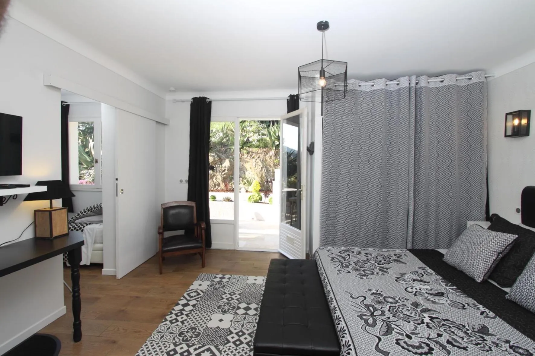 Photo of the whole room, Bed in Villa Tricoli B&B avec Piscine