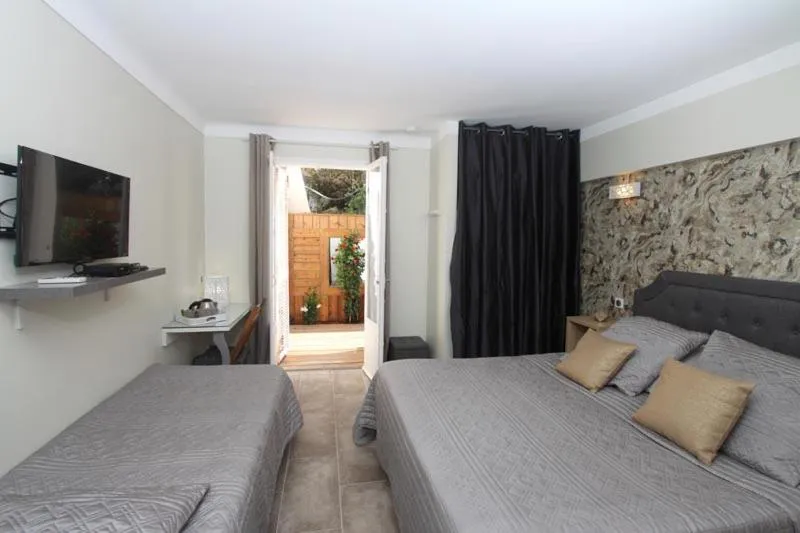 Photo of the whole room, Bed in Villa Tricoli B&B avec Piscine