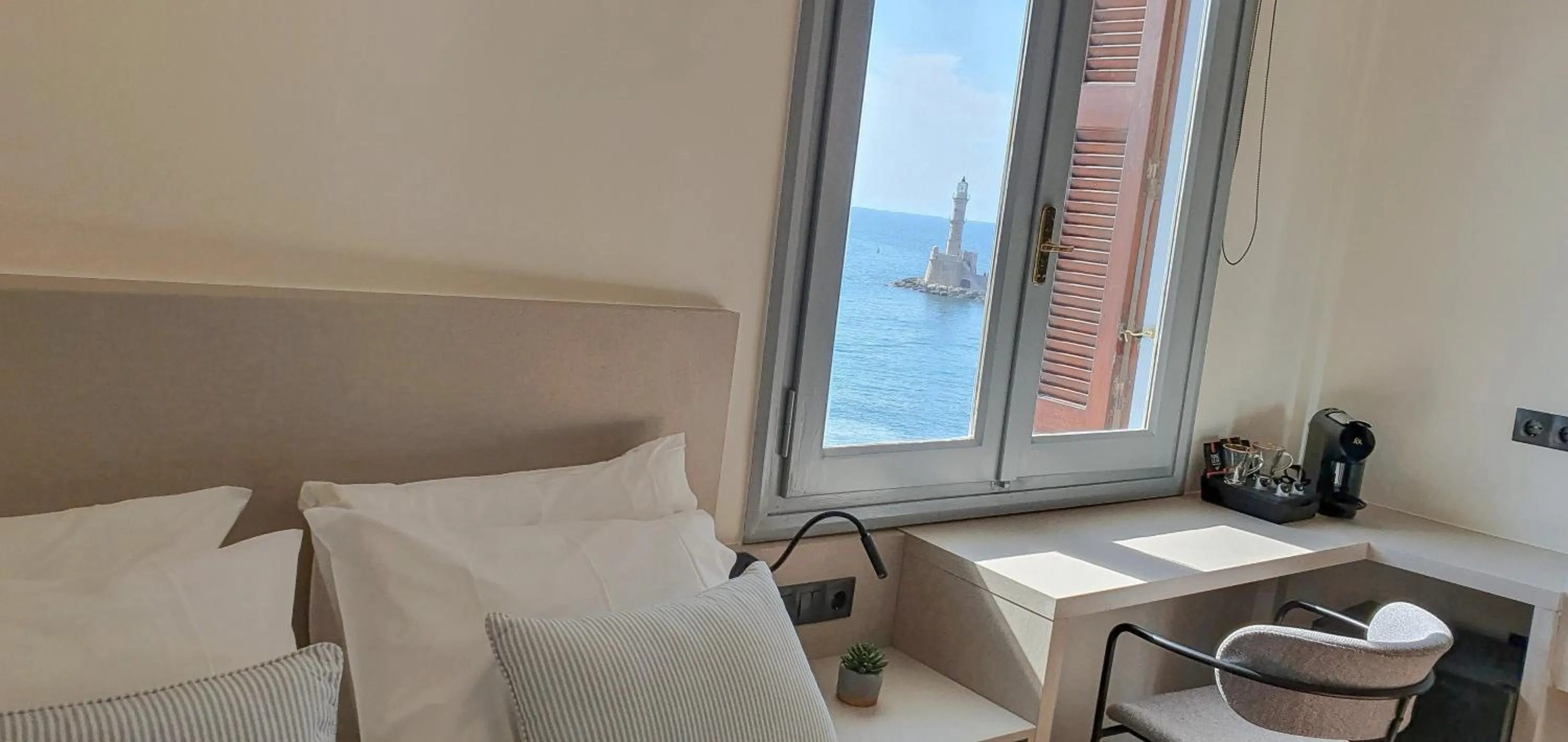 Bed in Amphitrite Hotel