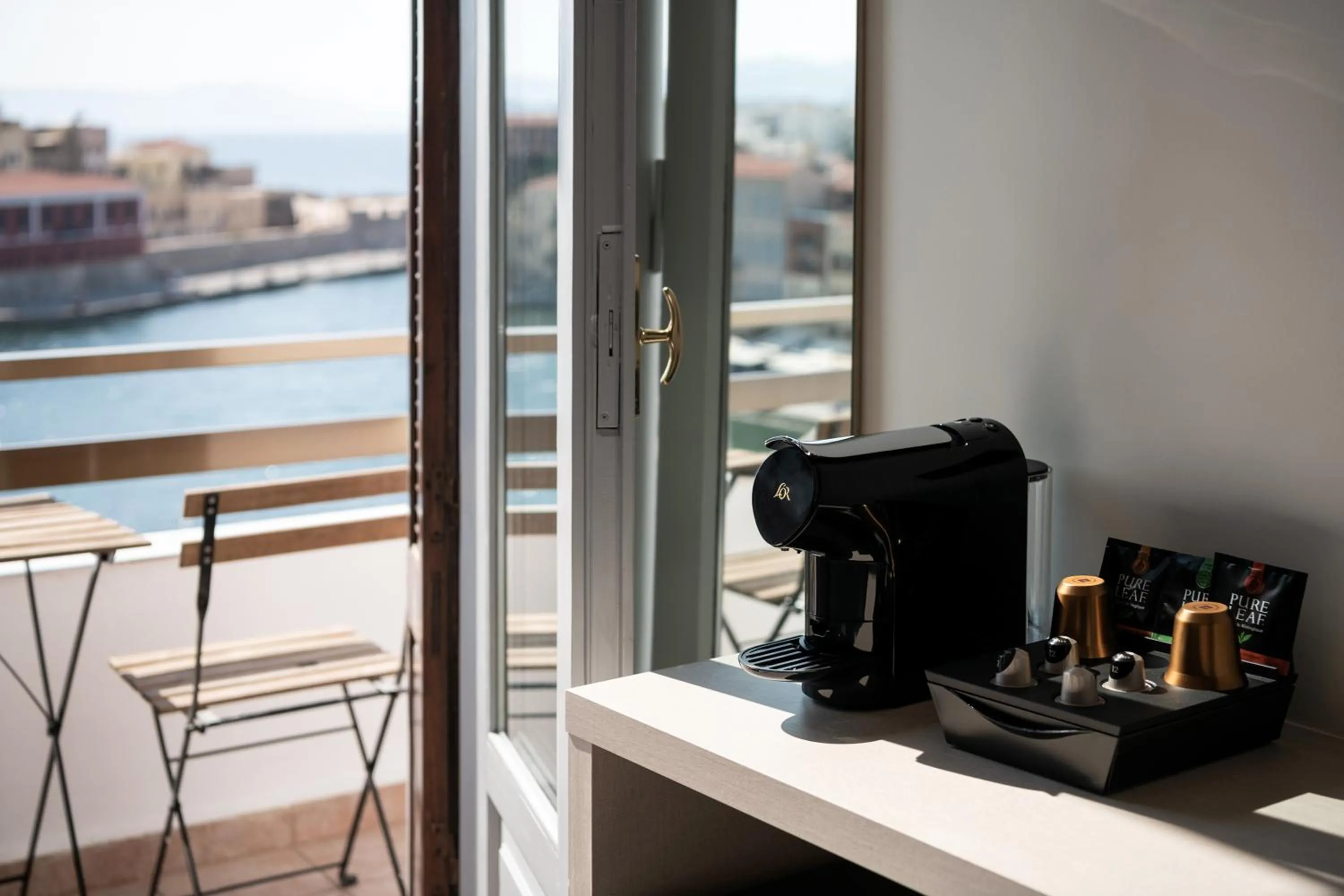 Coffee/tea facilities in Amphitrite Hotel