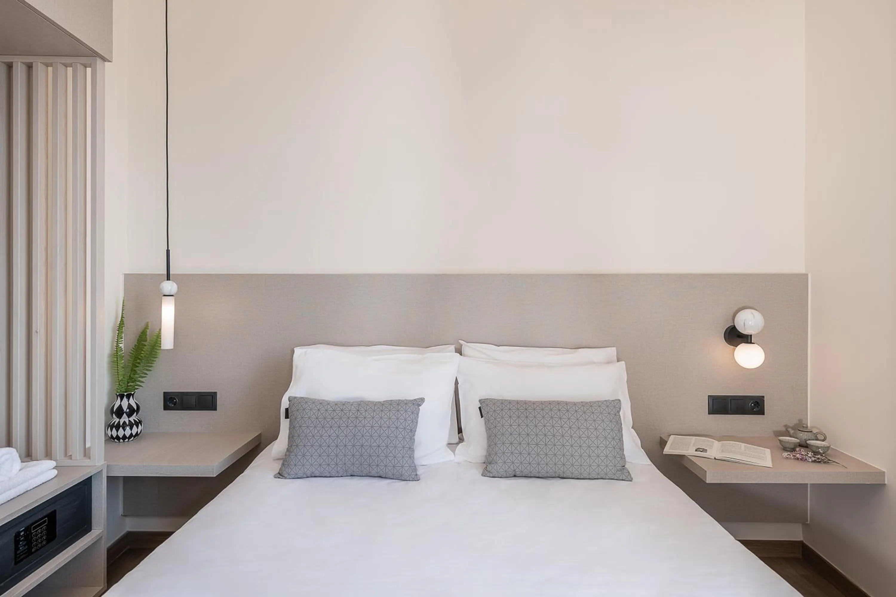 Bed in Amphitrite Hotel