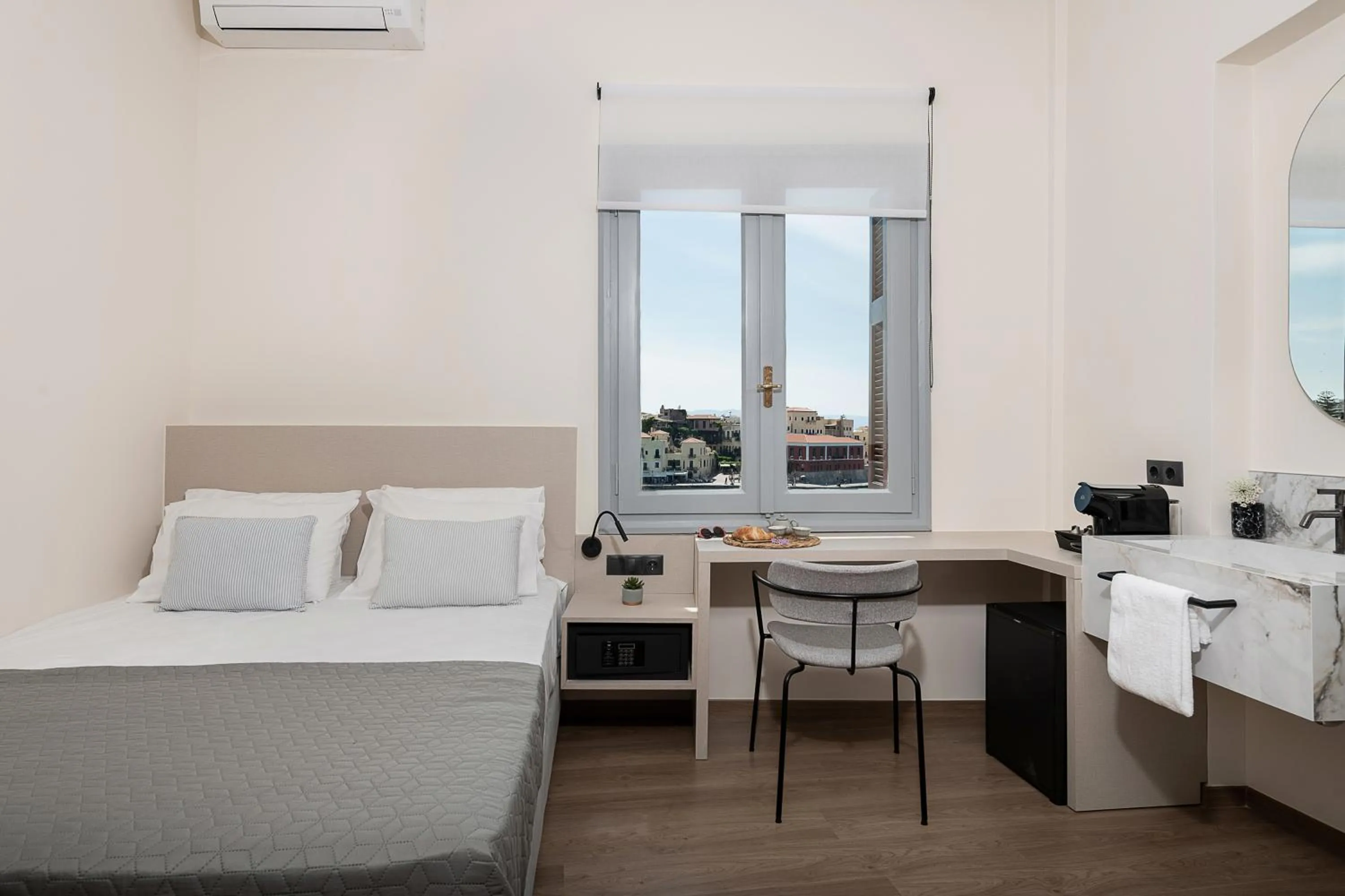 Photo of the whole room, Bed in Amphitrite Hotel