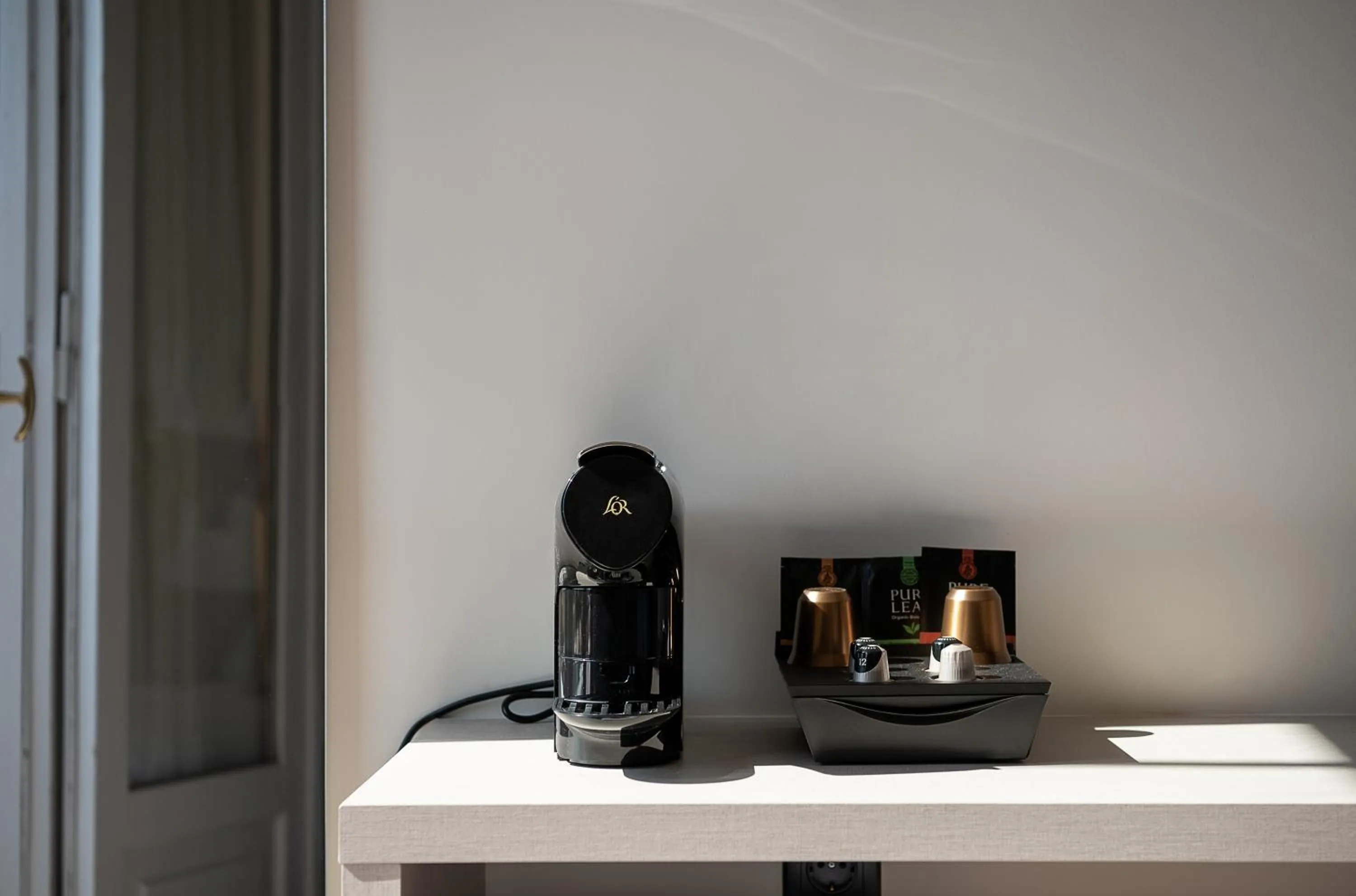 Coffee/tea facilities in Amphitrite Hotel