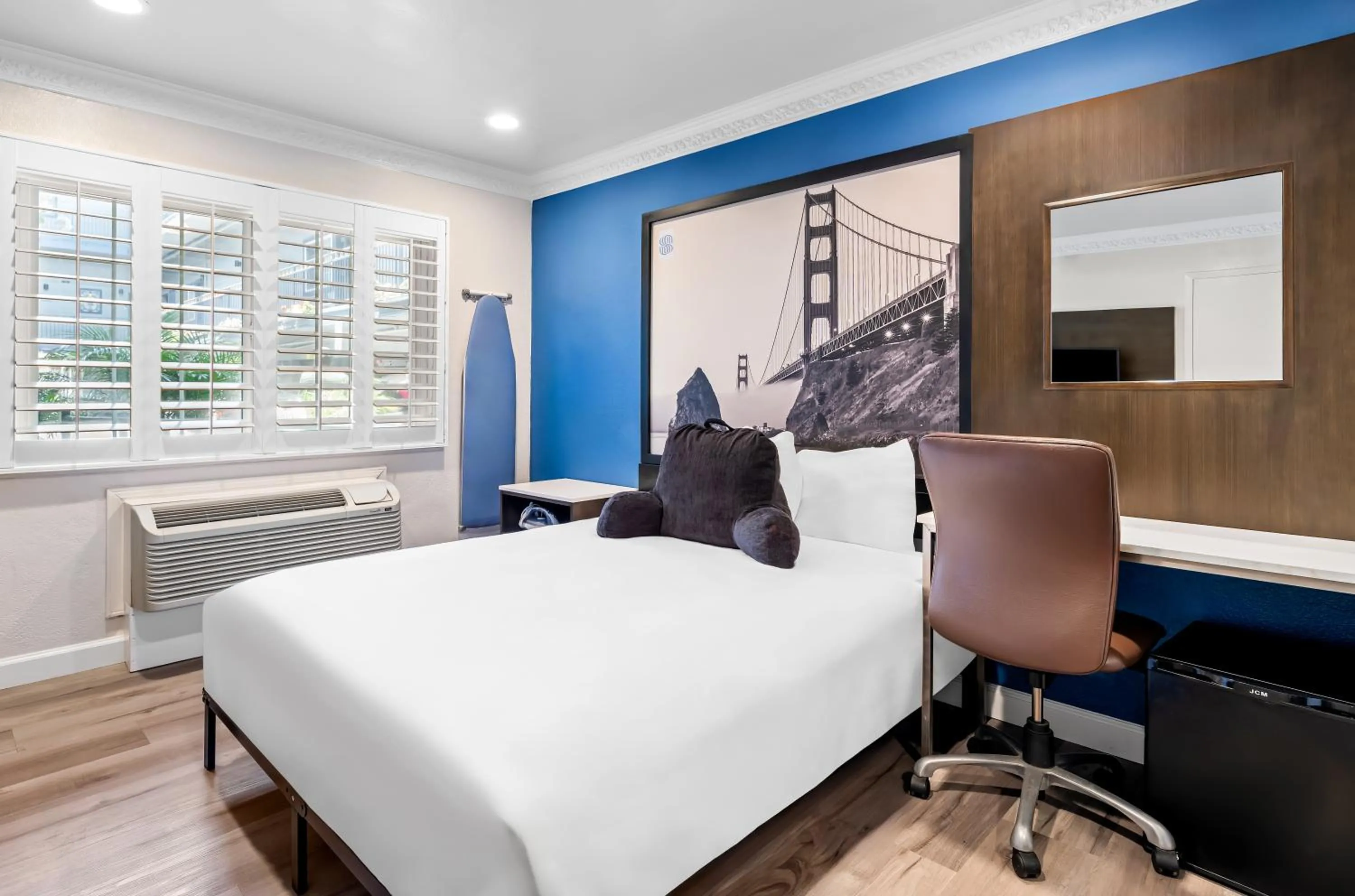 Bed in Signature Inn San Francisco Marina District