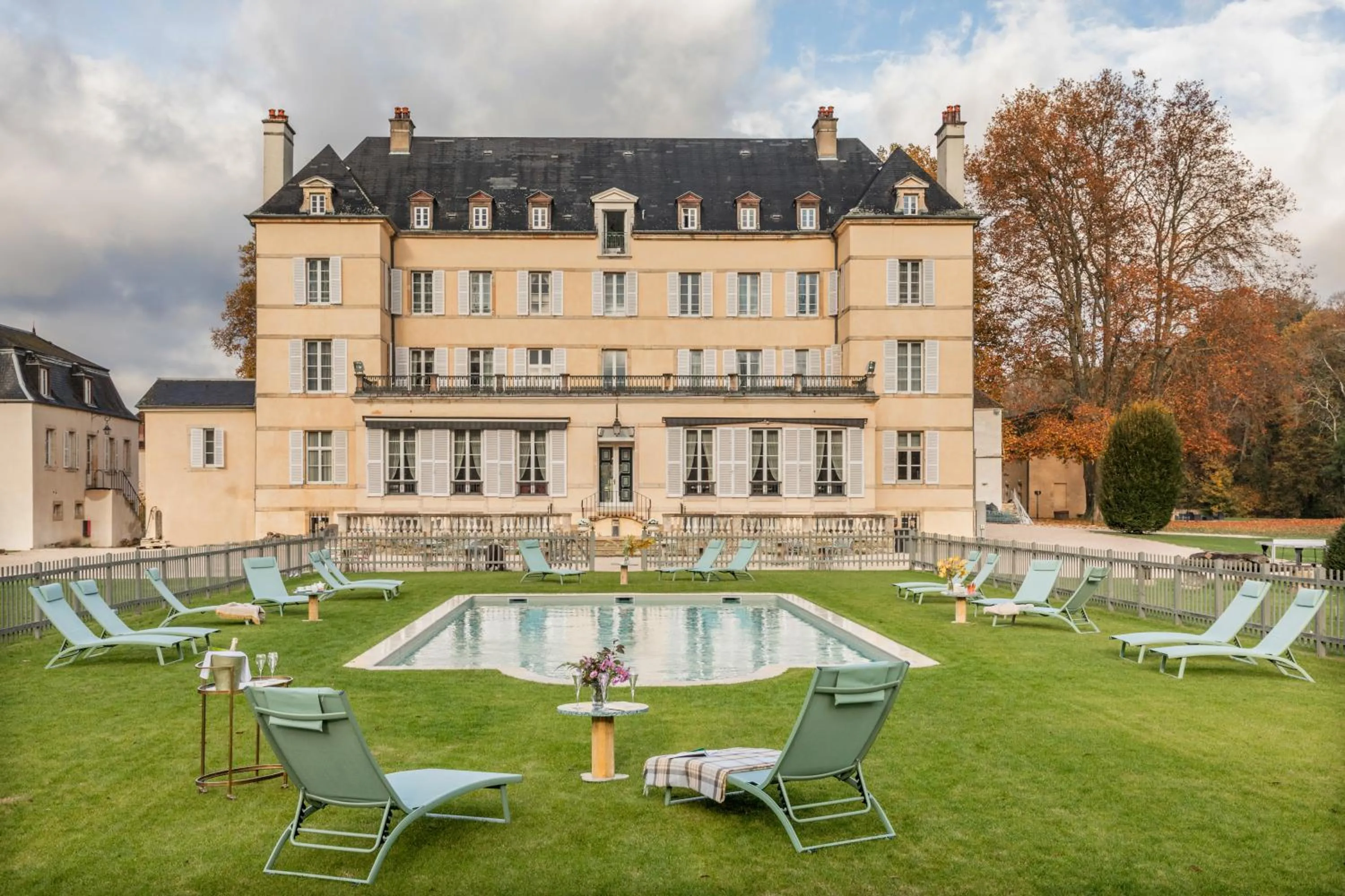 Property building in Château de Saulon