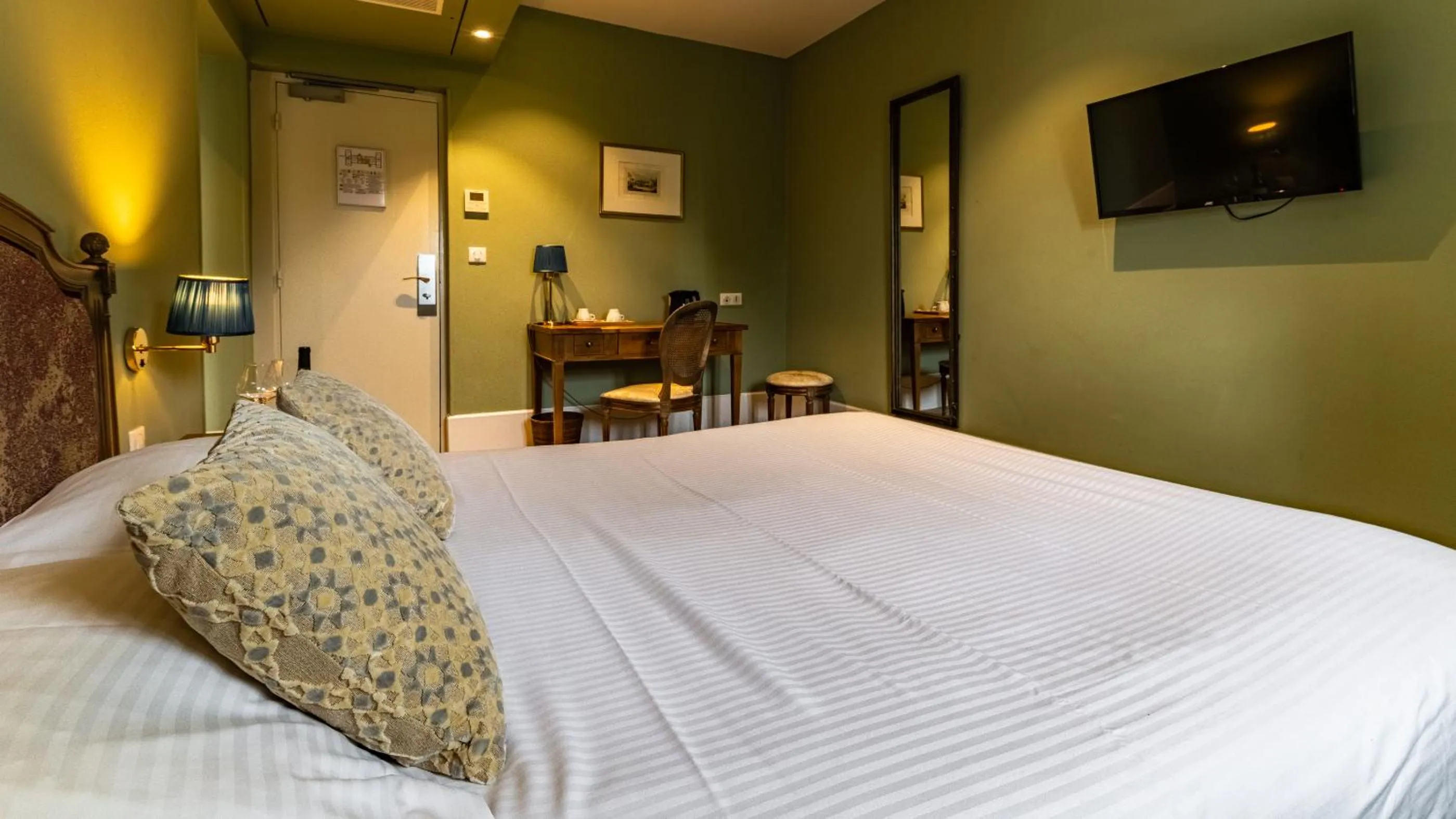 Bed in Château de Saulon