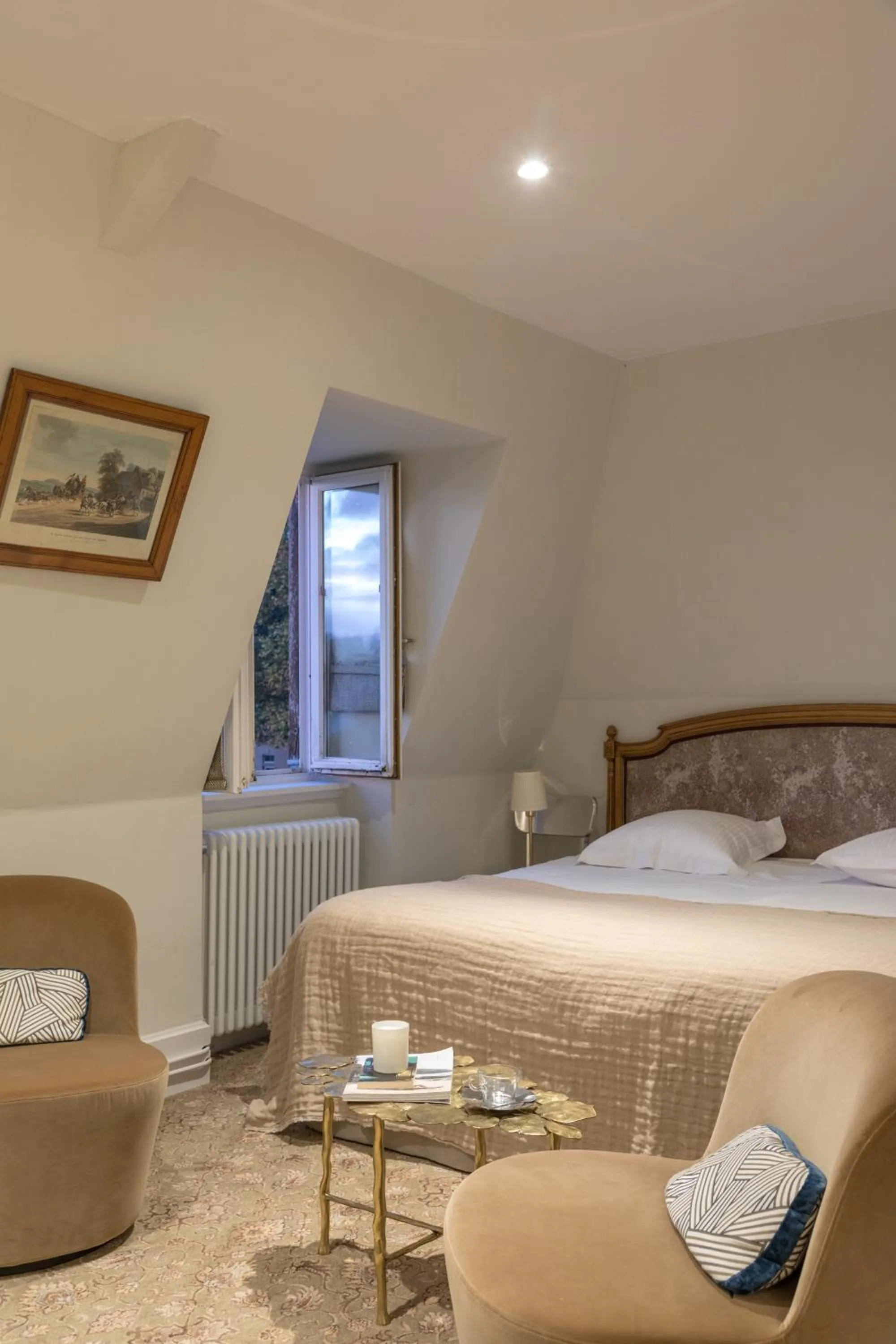 Bedroom, Bed in Château de Saulon