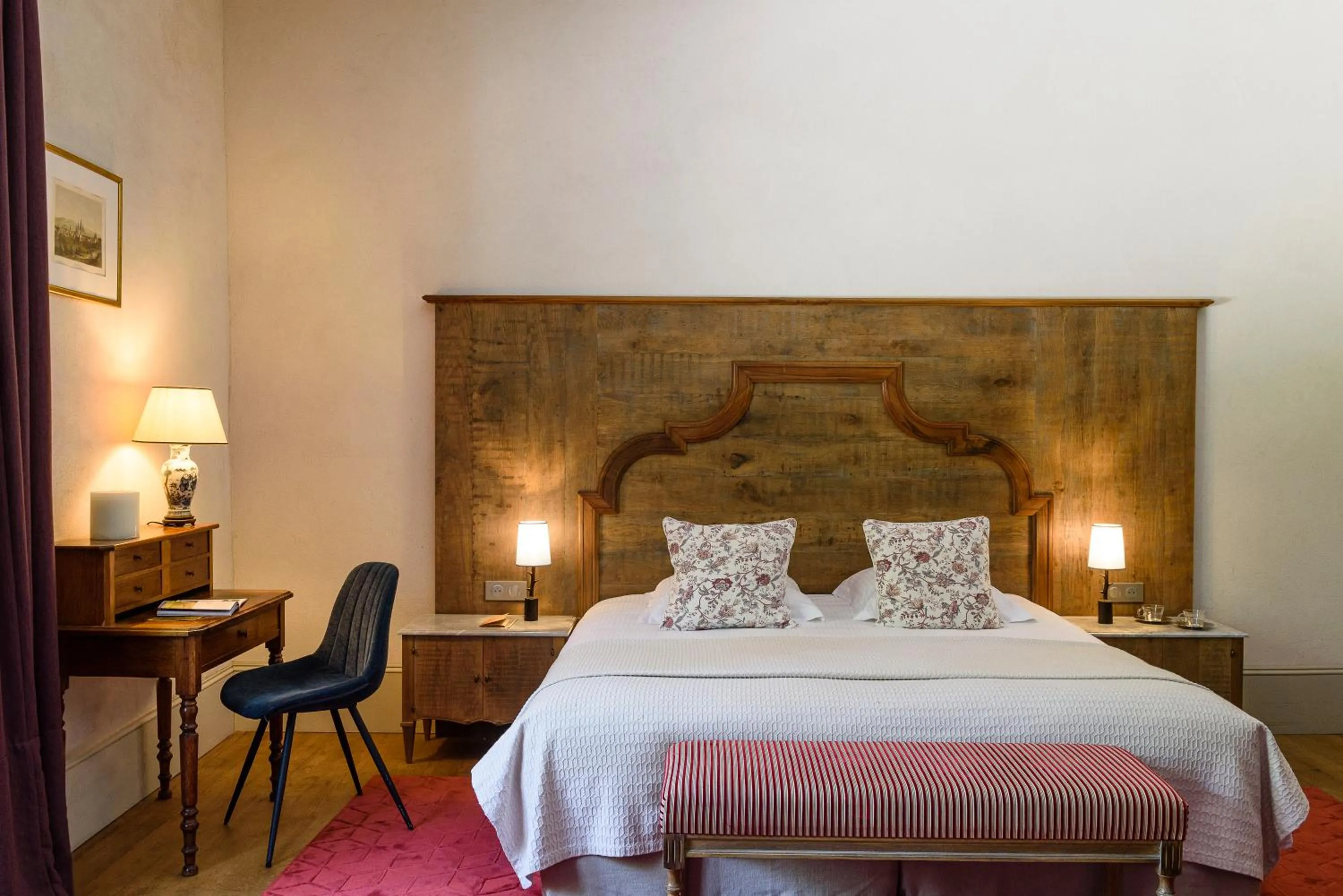 Bedroom, Bed in Château de Saulon