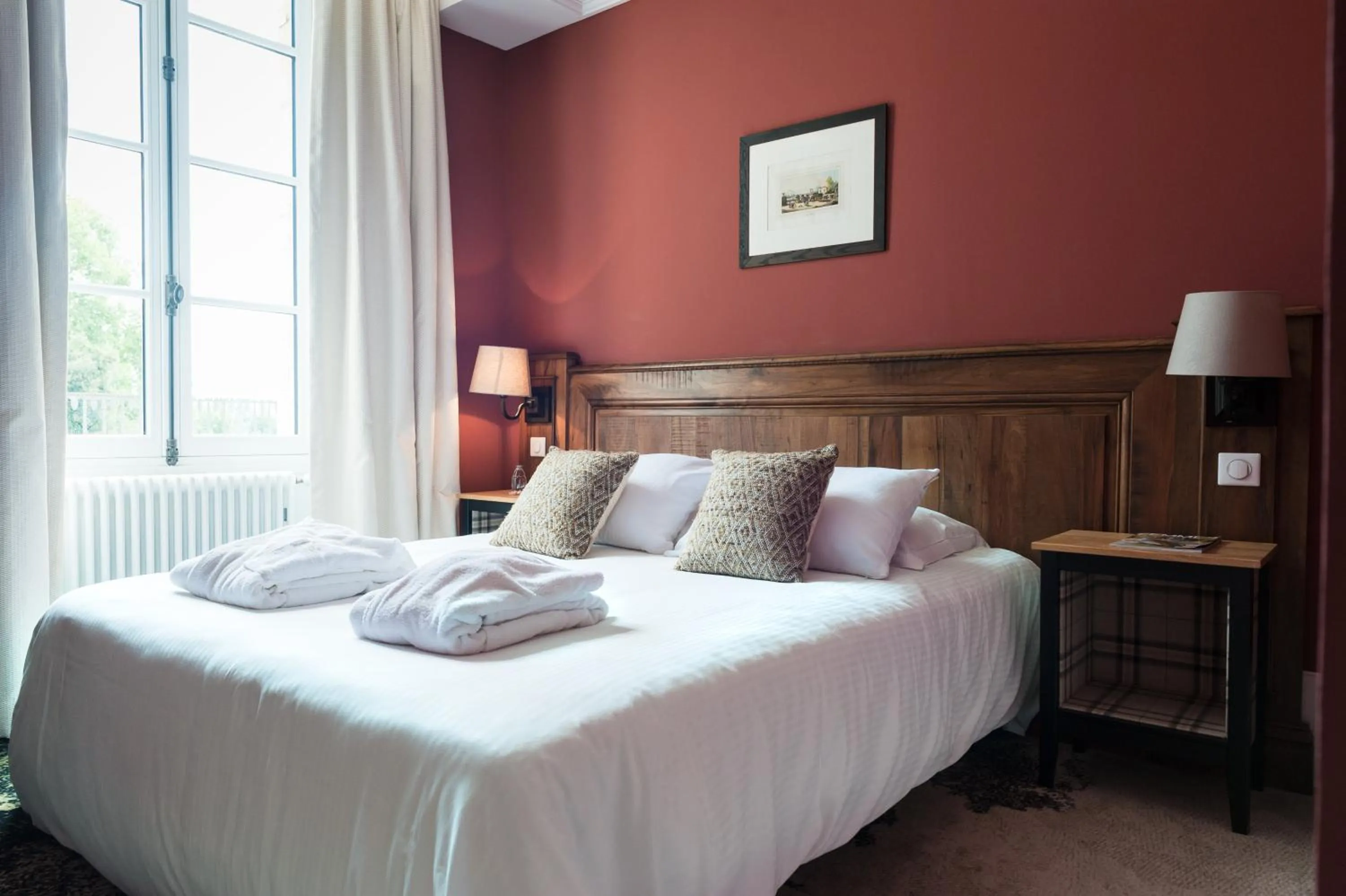 Photo of the whole room, Bed in Château de Saulon