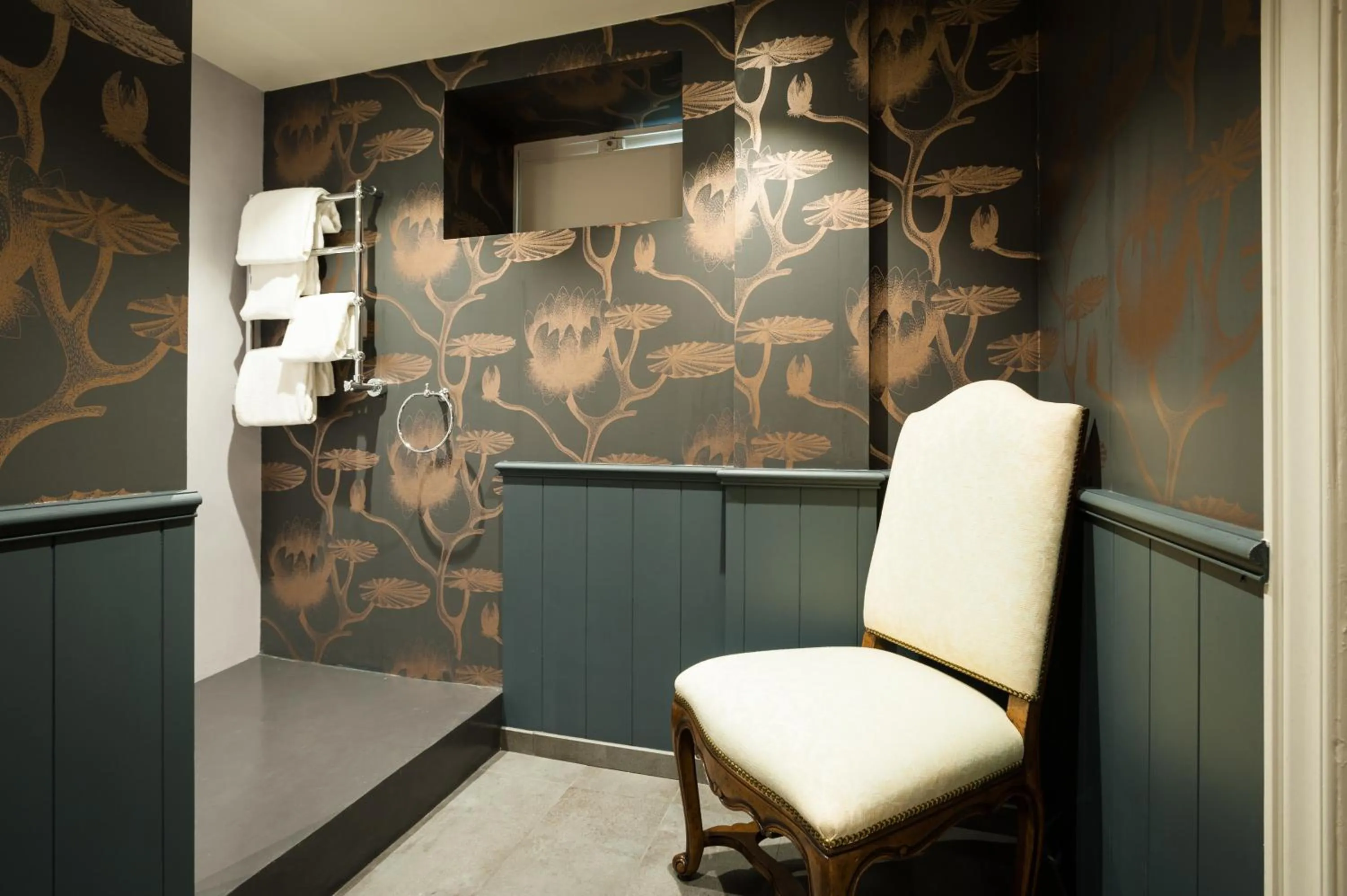 Bathroom in Château de Saulon