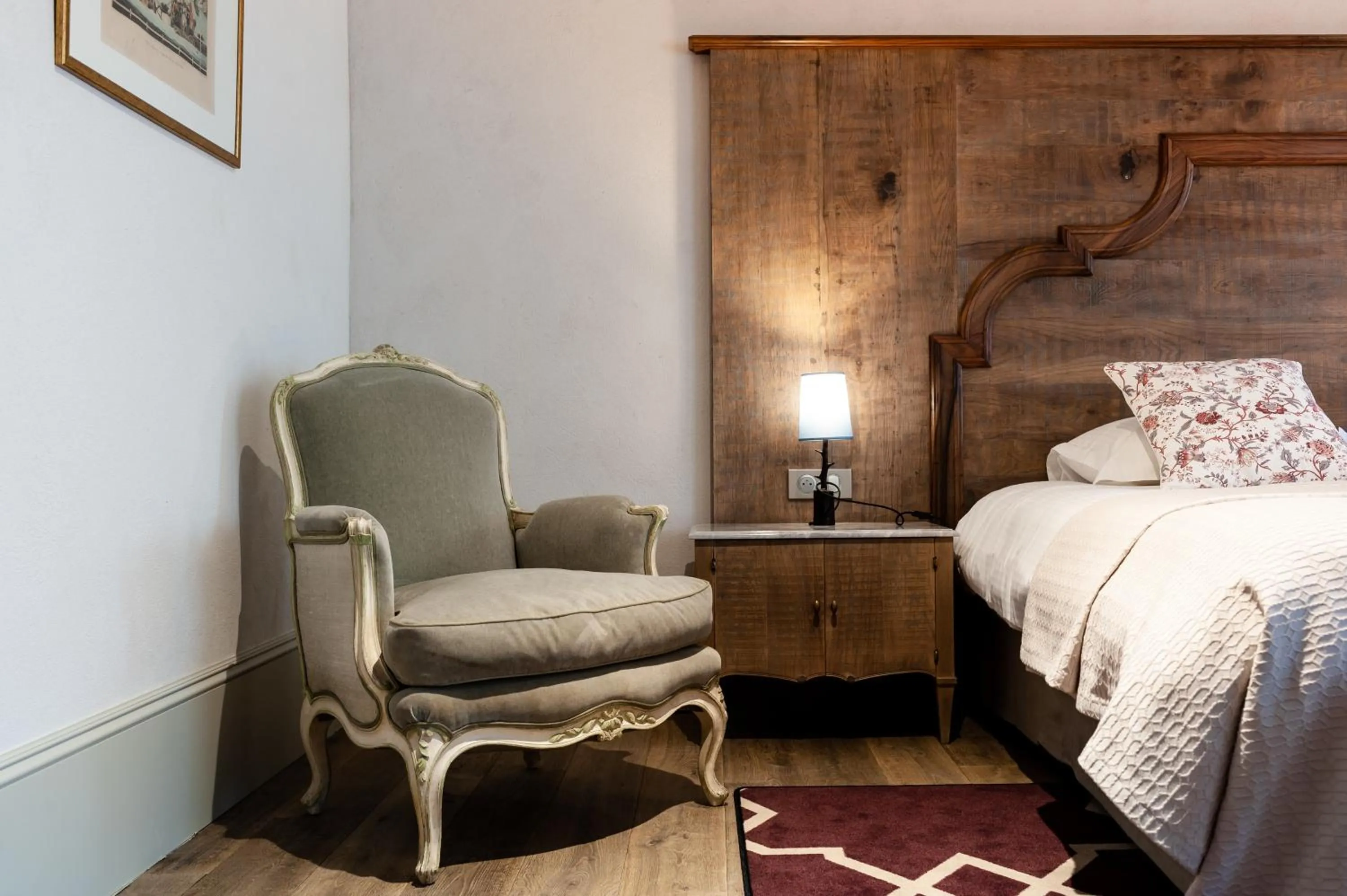 Bedroom, Bed in Château de Saulon