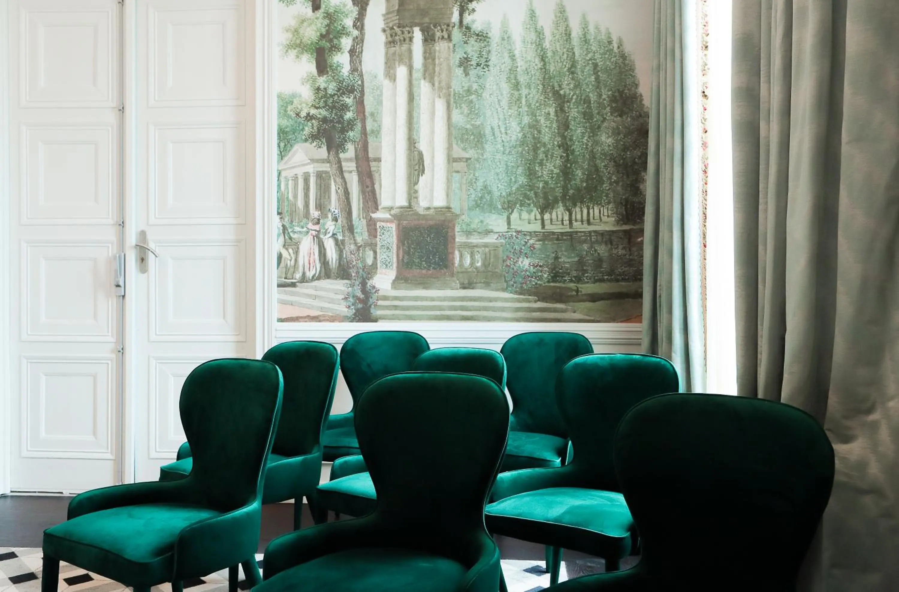 Communal lounge/ TV room in Château de Saulon