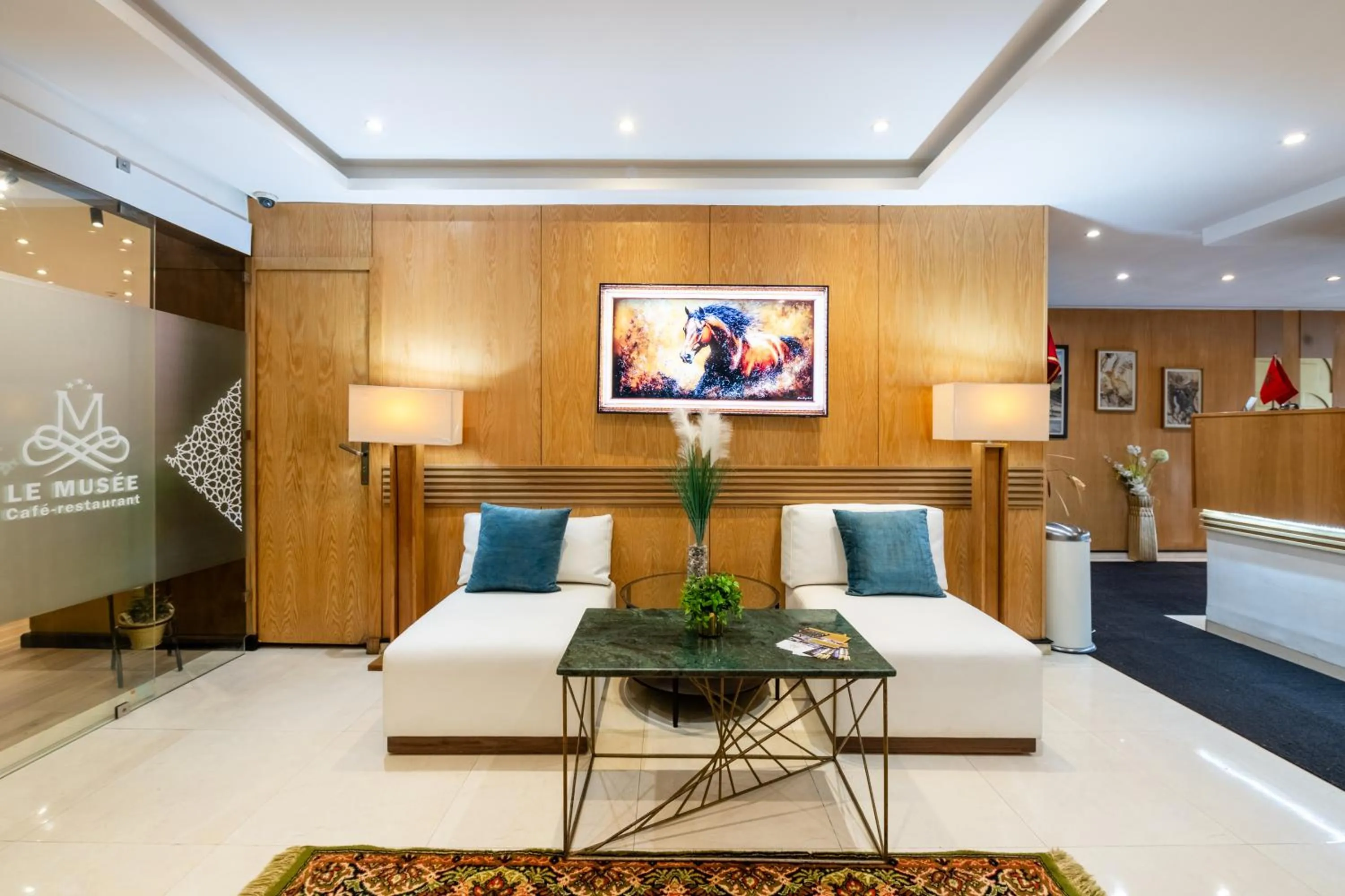 Communal lounge/ TV room in Hotel Le Musée