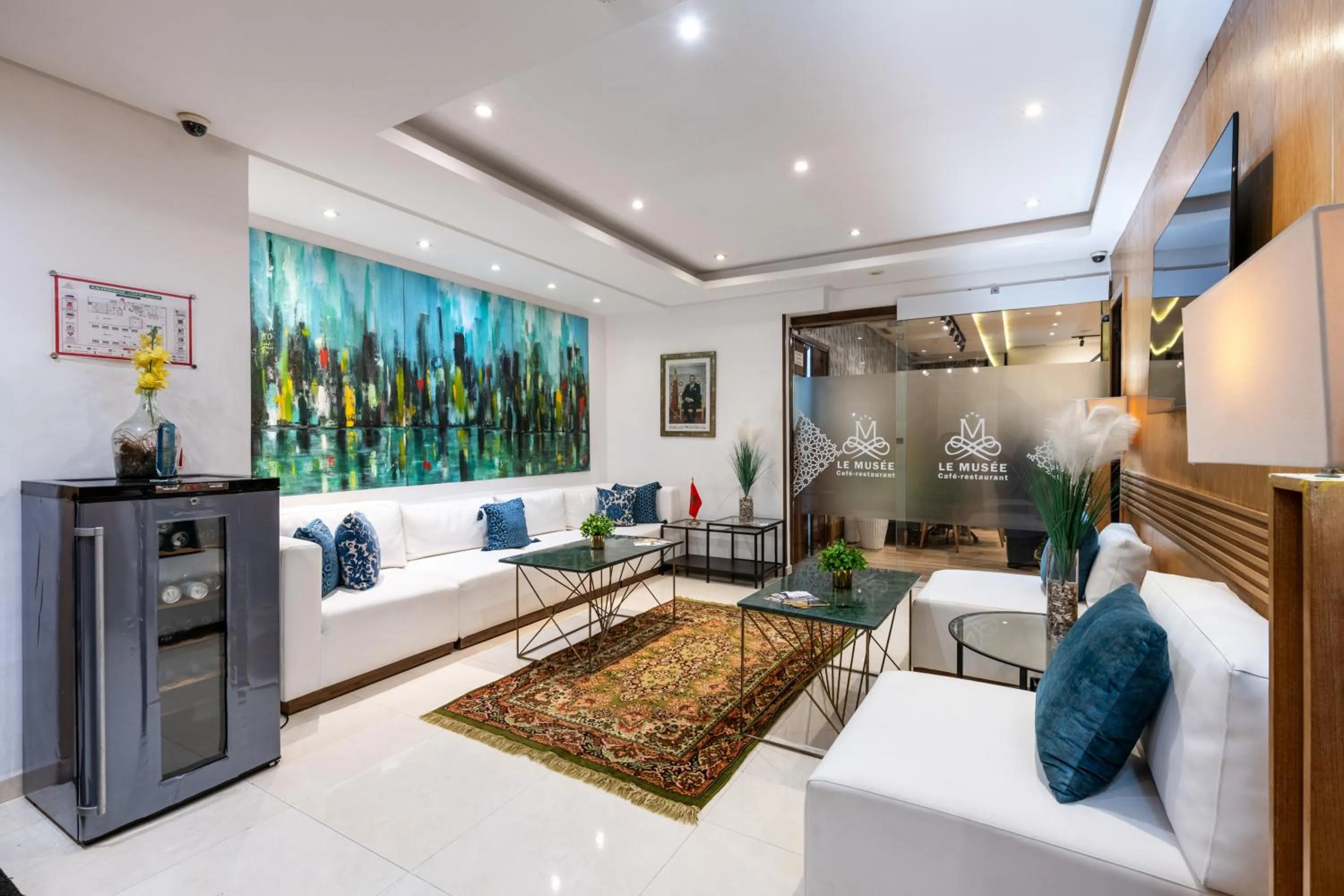 Communal lounge/ TV room in Hotel Le Musée