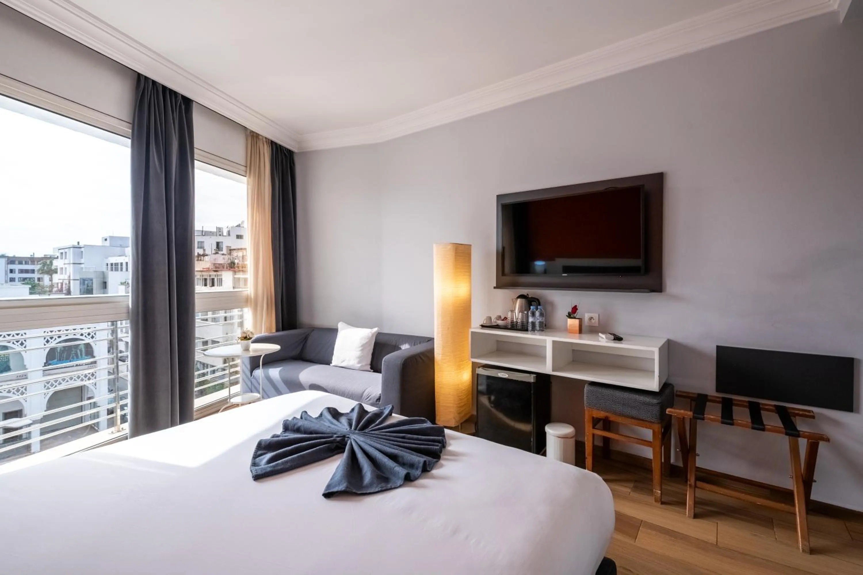 Communal lounge/ TV room, Bed in Hotel Le Musée