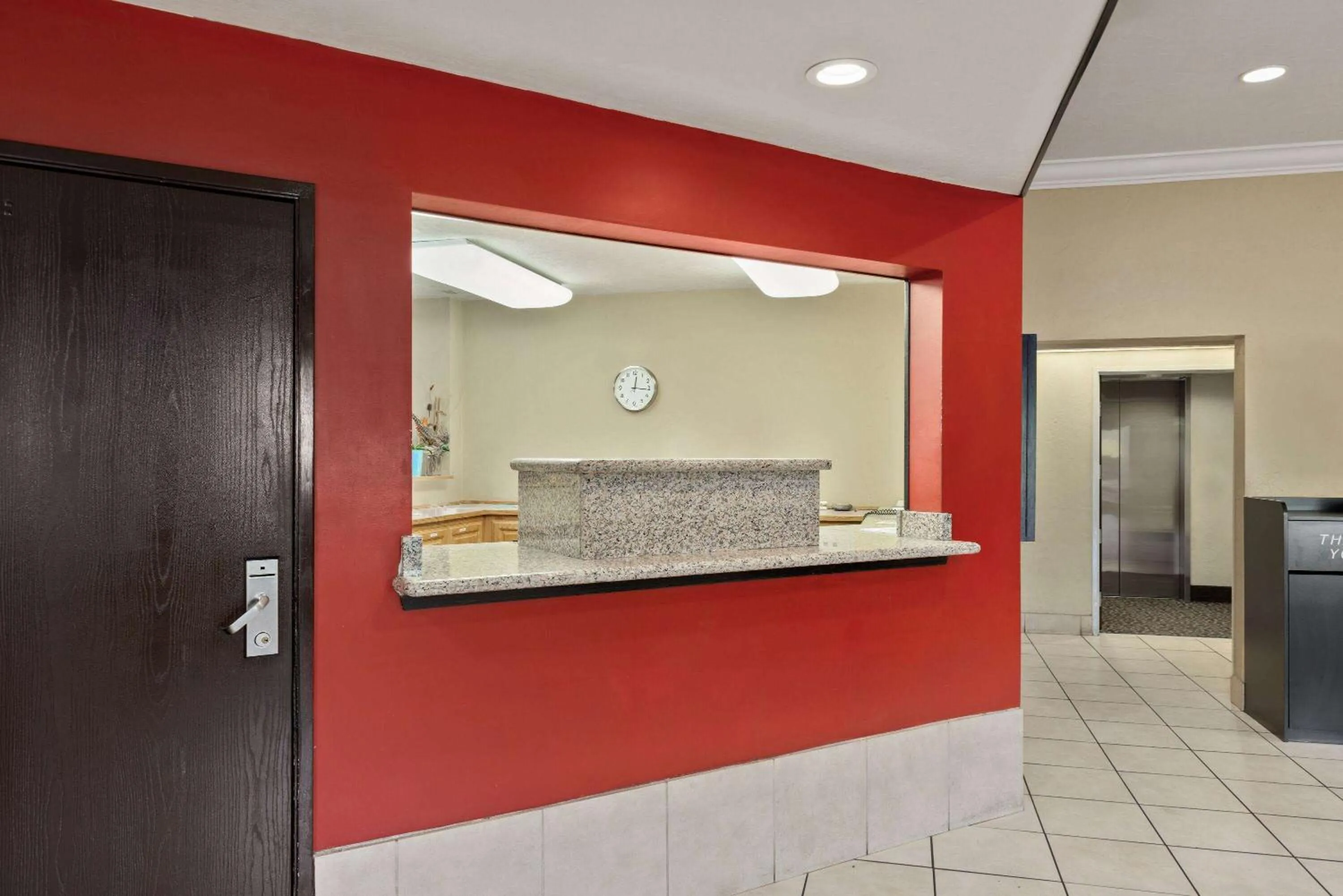 Lobby or reception in Super 8 by Wyndham Roseburg