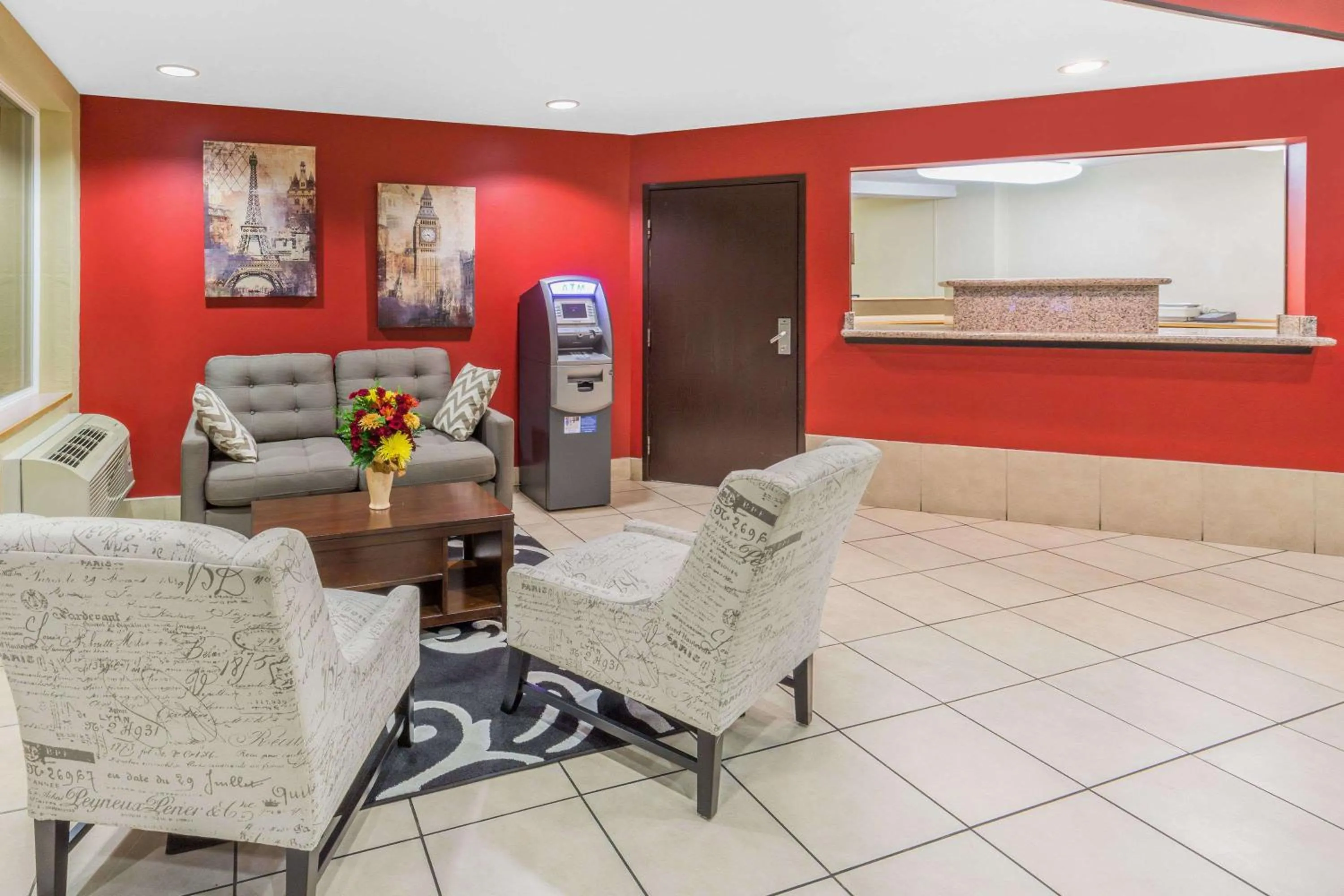 Lobby or reception in Super 8 by Wyndham Roseburg