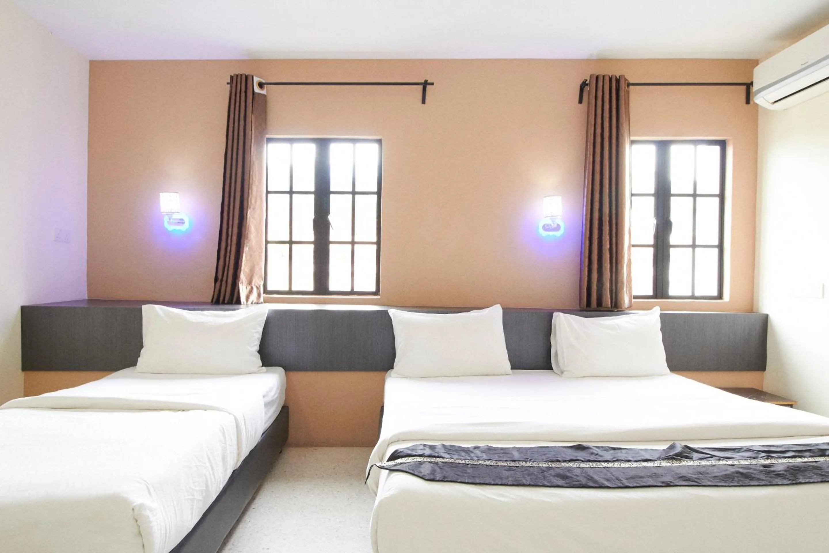 Bed in M S Hotel, Tengku Kelana KTM Klang