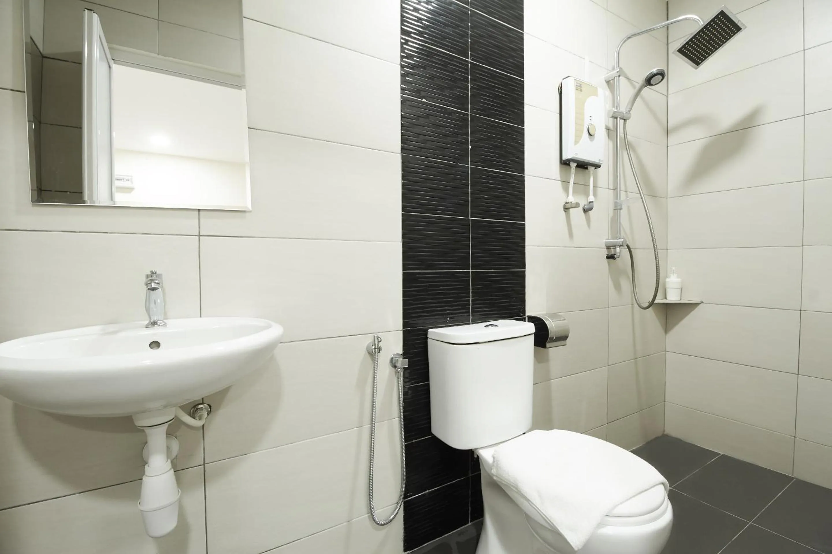 Bathroom in M S Hotel, Tengku Kelana KTM Klang