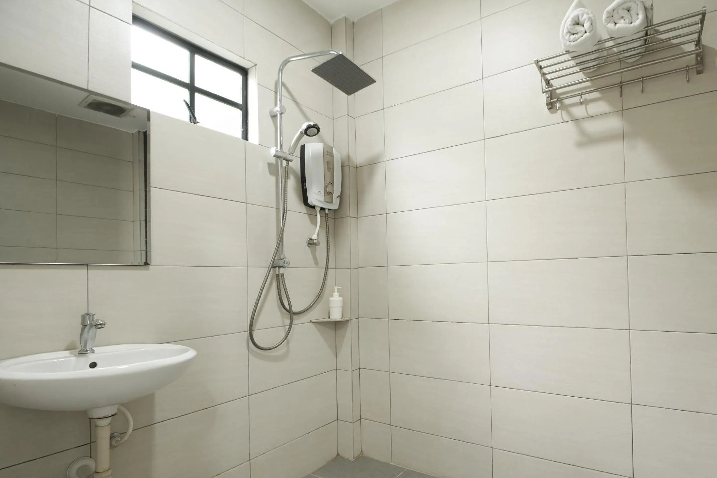 Bathroom in M S Hotel, Tengku Kelana KTM Klang