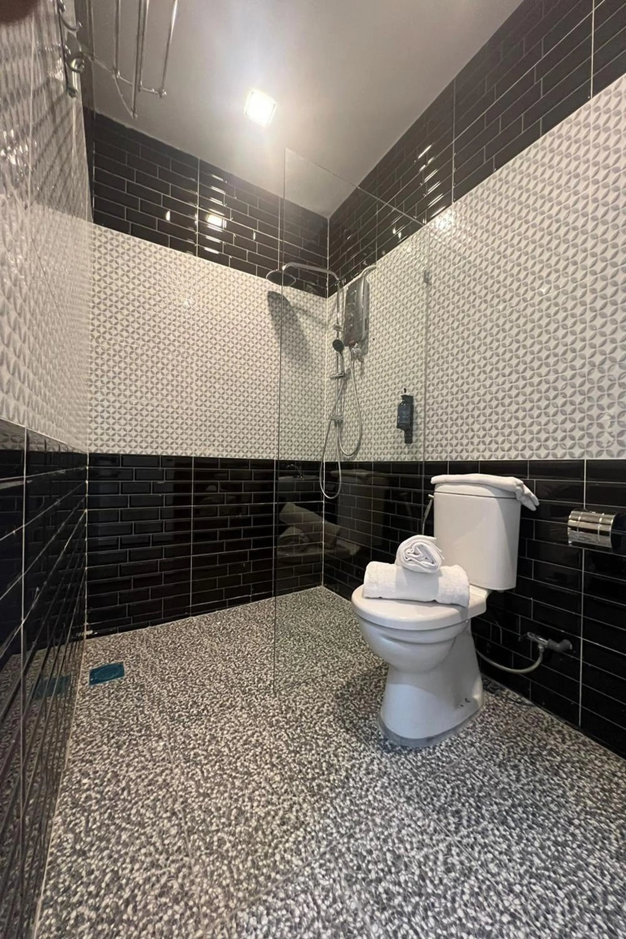 Bathroom in M S Hotel, Tengku Kelana KTM Klang