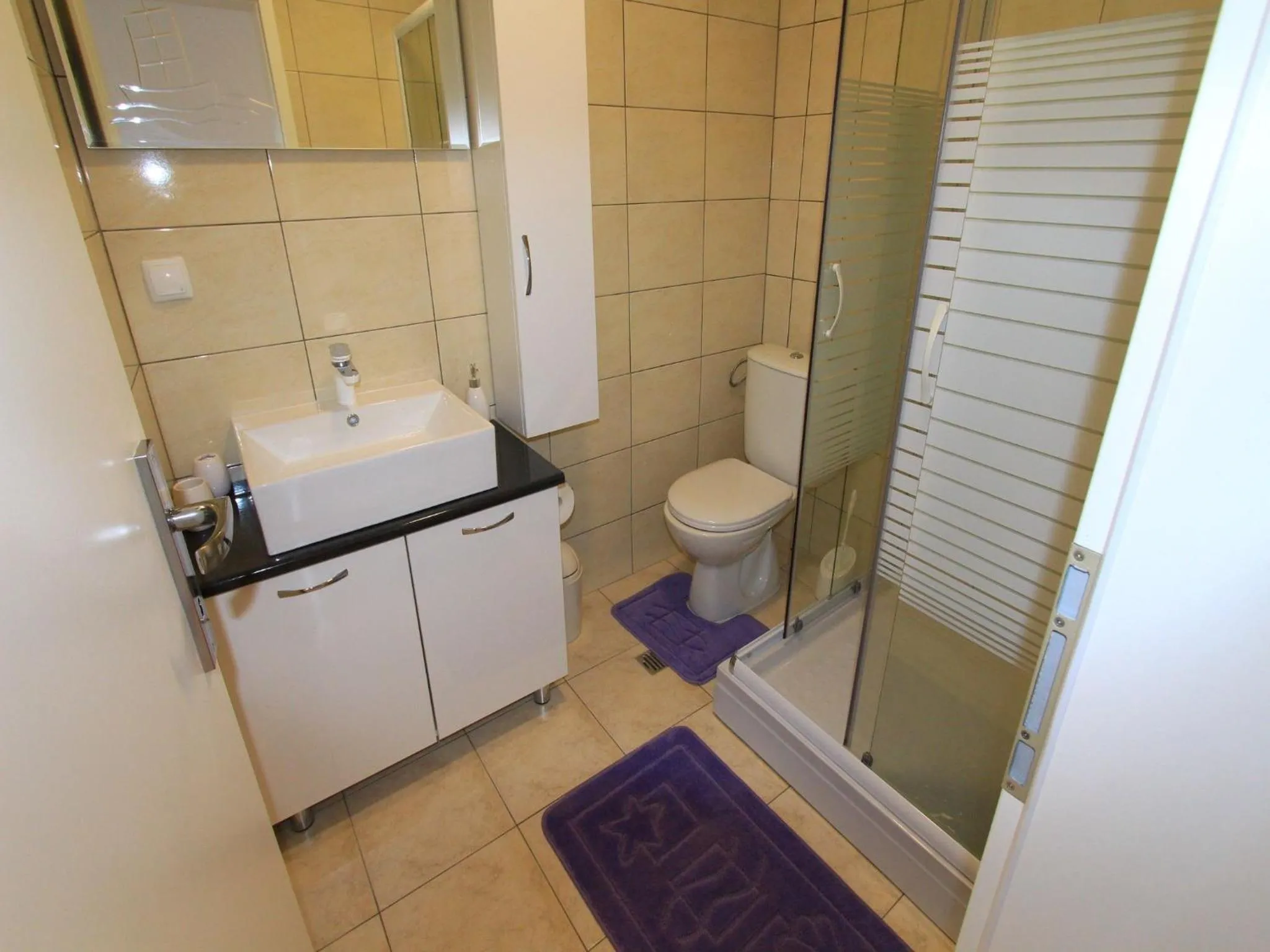 Toilet in Apartments Nero